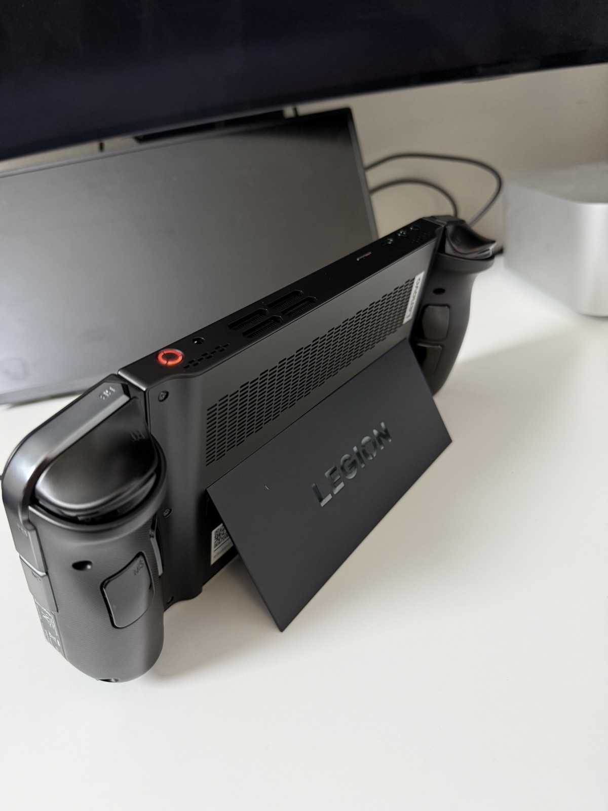 Lenovo Legion Go 8.8″ AMD Ryzen Z1 Extreme 16GB 2TB Shadow Black 83E1001YUS
