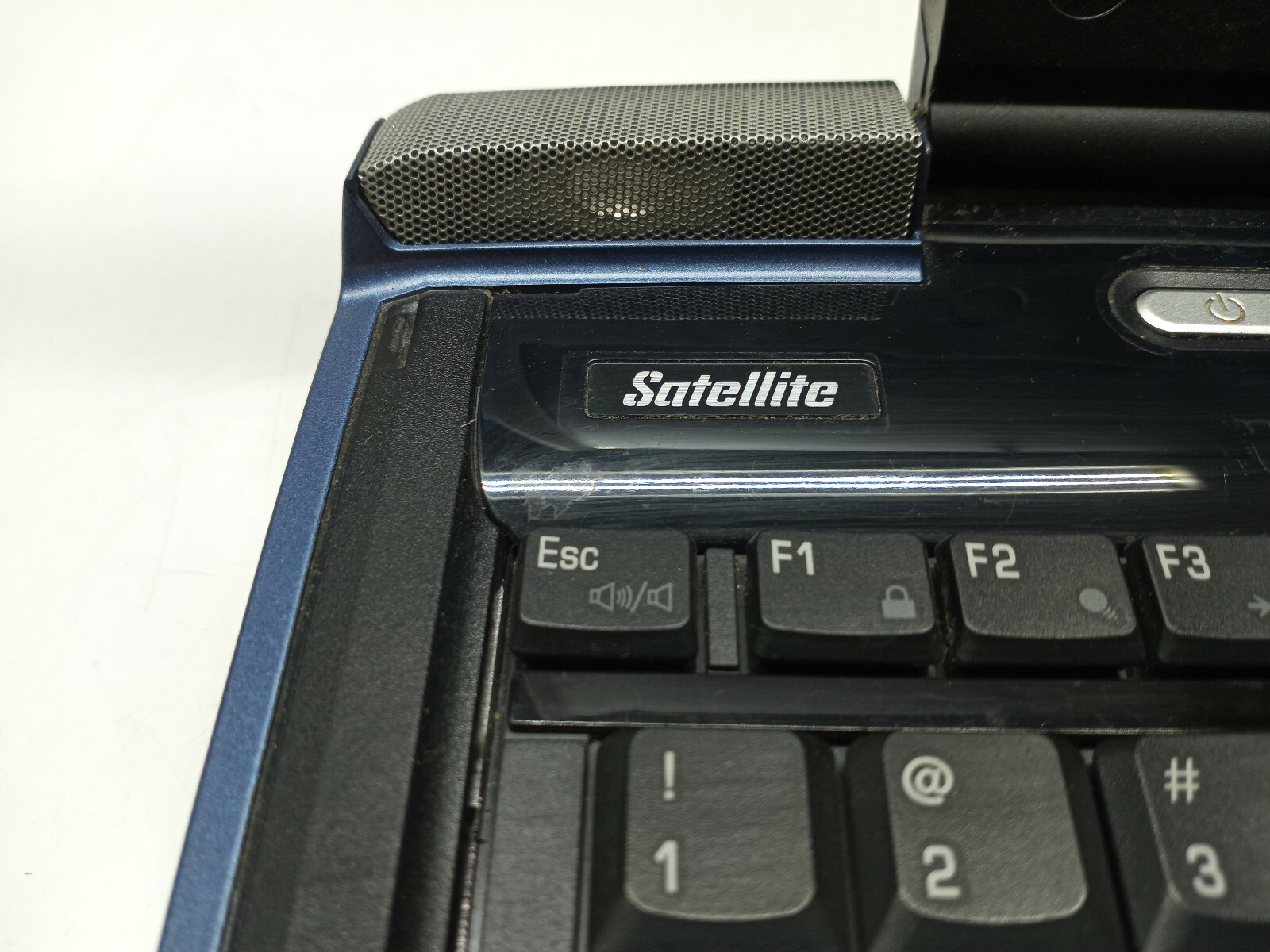 Toshiba Satellite A10-S127 Laptop NO HDD,CPU,Ram No AC Adapter FOR PARTS