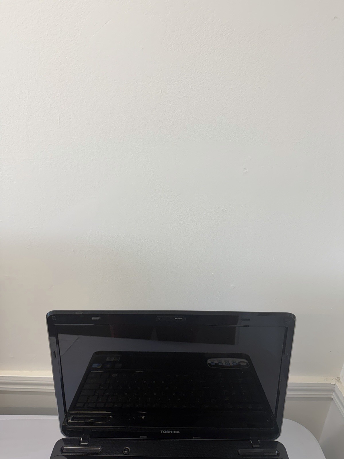Toshiba Satellite L655-55117 Laptop -Unknown if Screen is Good-Intel i3-Read Des