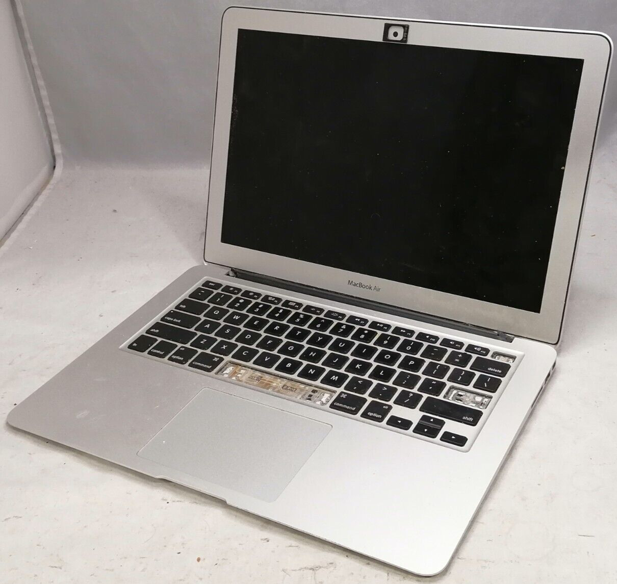 FOR PARTS 2013 13.3″ Apple MacBook Air A1466 (i5-4250U/NO RAM/NO HDD)