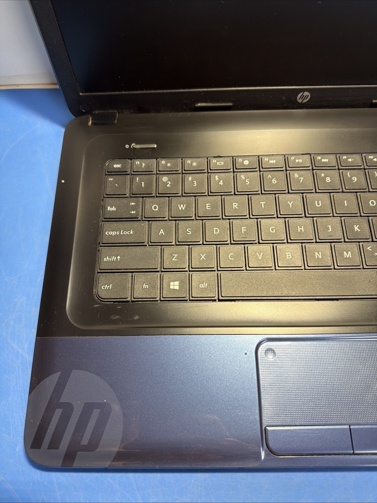 HP 2000-2D19WM Laptop AMD E-300 4GB Ram NO HD/OS (FL)