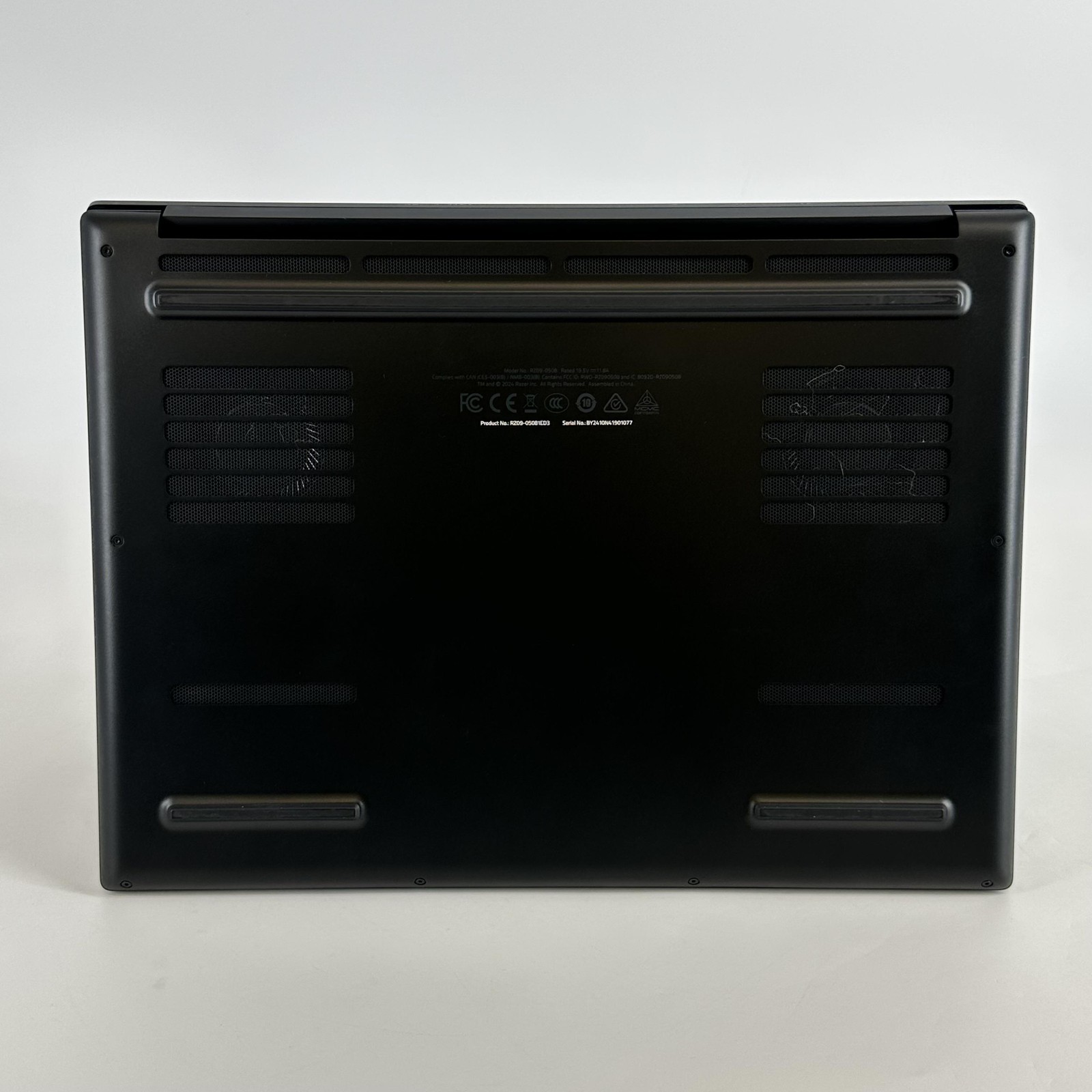 Razer Blade 14 240Hz QHD+ 4.0 GHz Ryzen 9 8945HS 32GB 1TB SSD NVIDIA RTX 4070