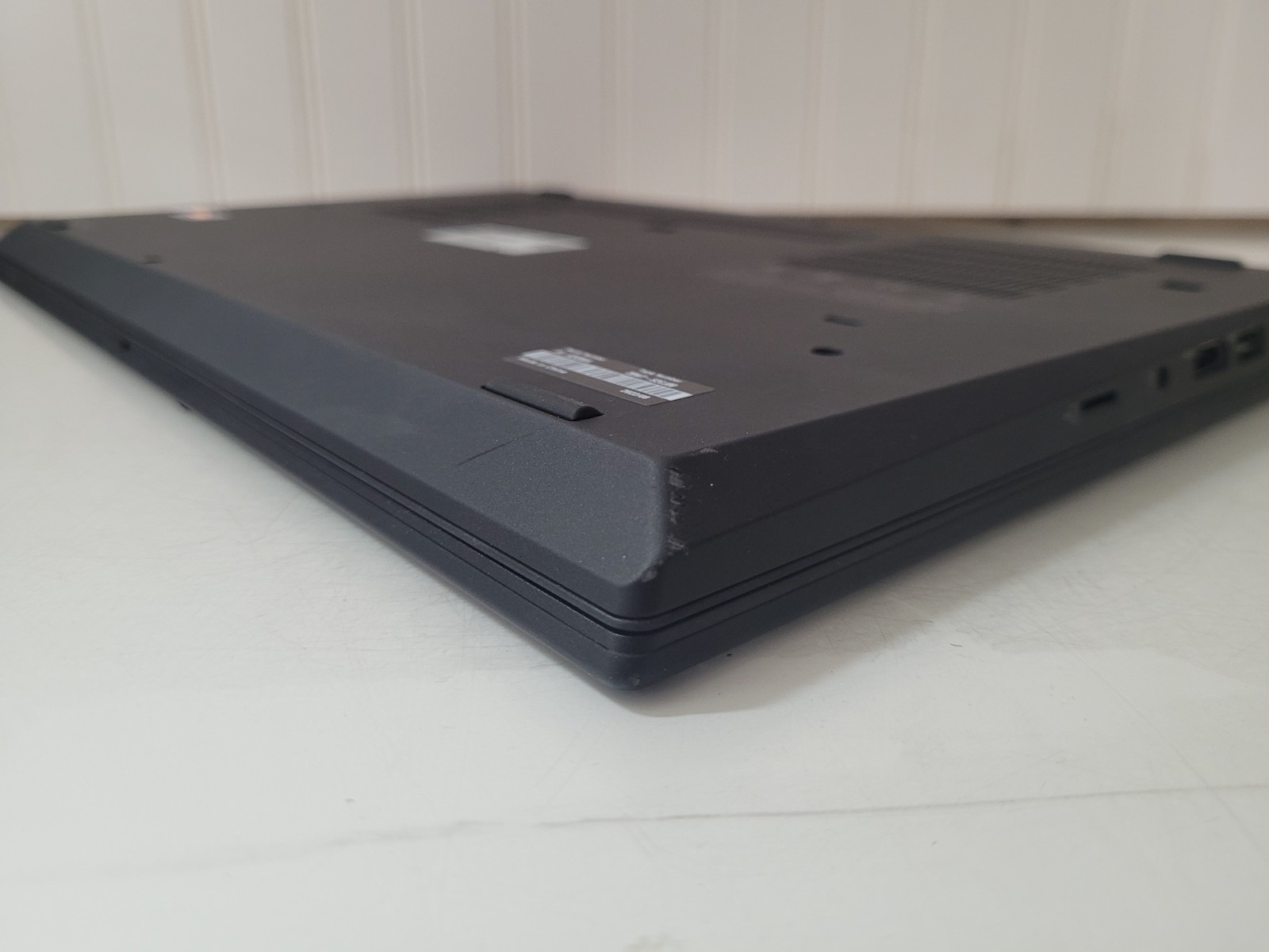 Lenovo ThinkPad P52S Intel Core i7-8550U 1.80Ghz 8GB Ram No SSD 15.6″ Laptop
