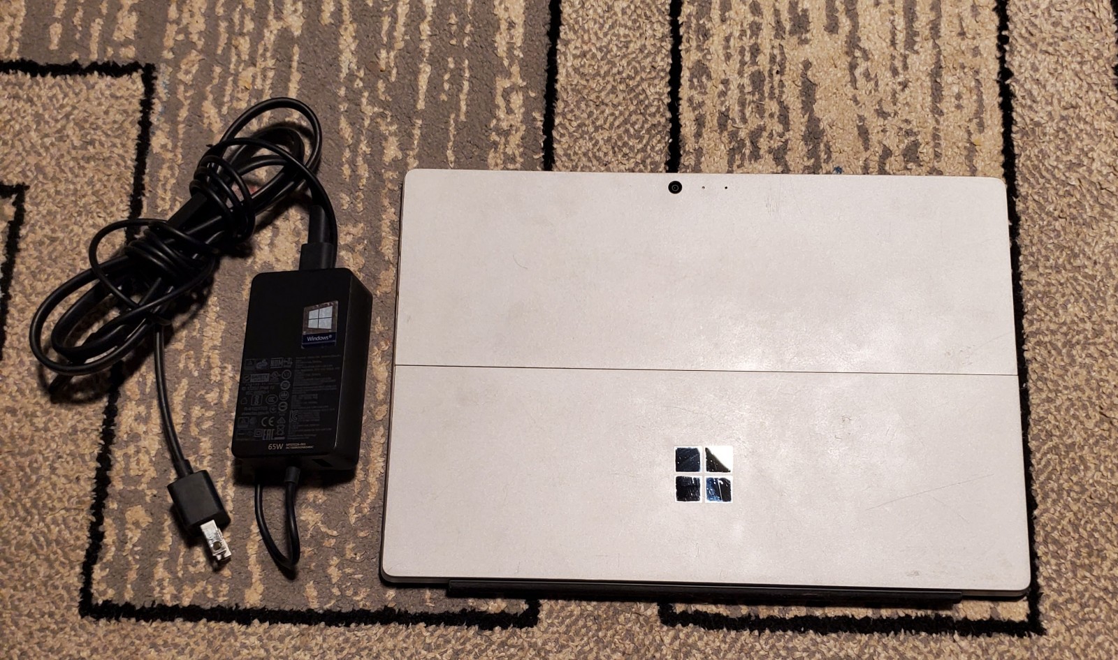 Surface Pro 4/ I5-6300U/8GB RAM/256GB SSD/Win 11 Pro Activated/used