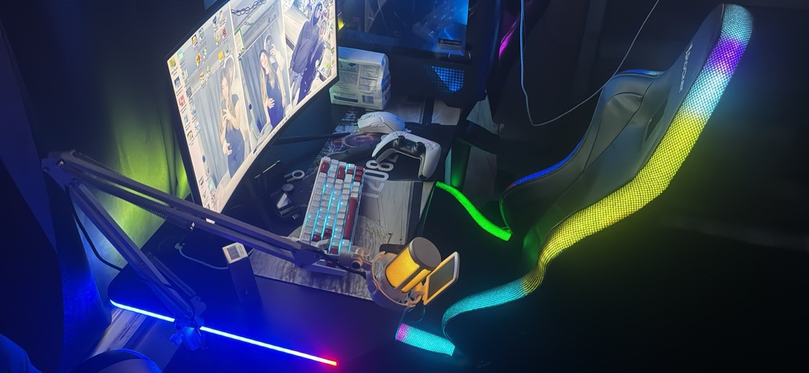 GAMING PC SETUP PC AND MONITOR