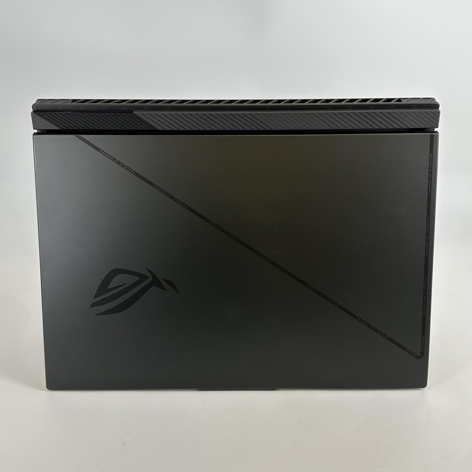 Asus ROG Strix G18 G814 240Hz QHD+ 2.2GHz i9-13980HX 16GB 1TB RTX 4080 LCD BLEED