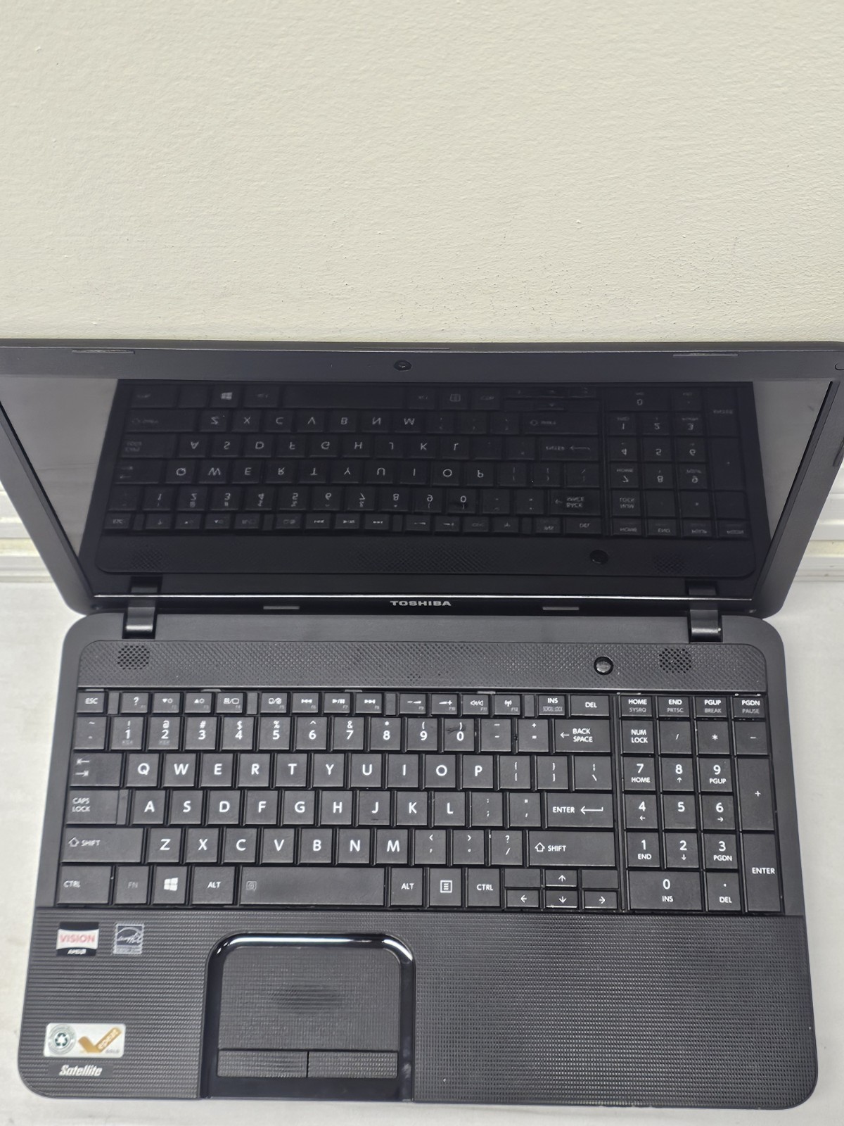 Toshiba Satellite C855D Laptop – AMD E-300 – 4GB RAM – 320GB HDD BAD BATT Win 10