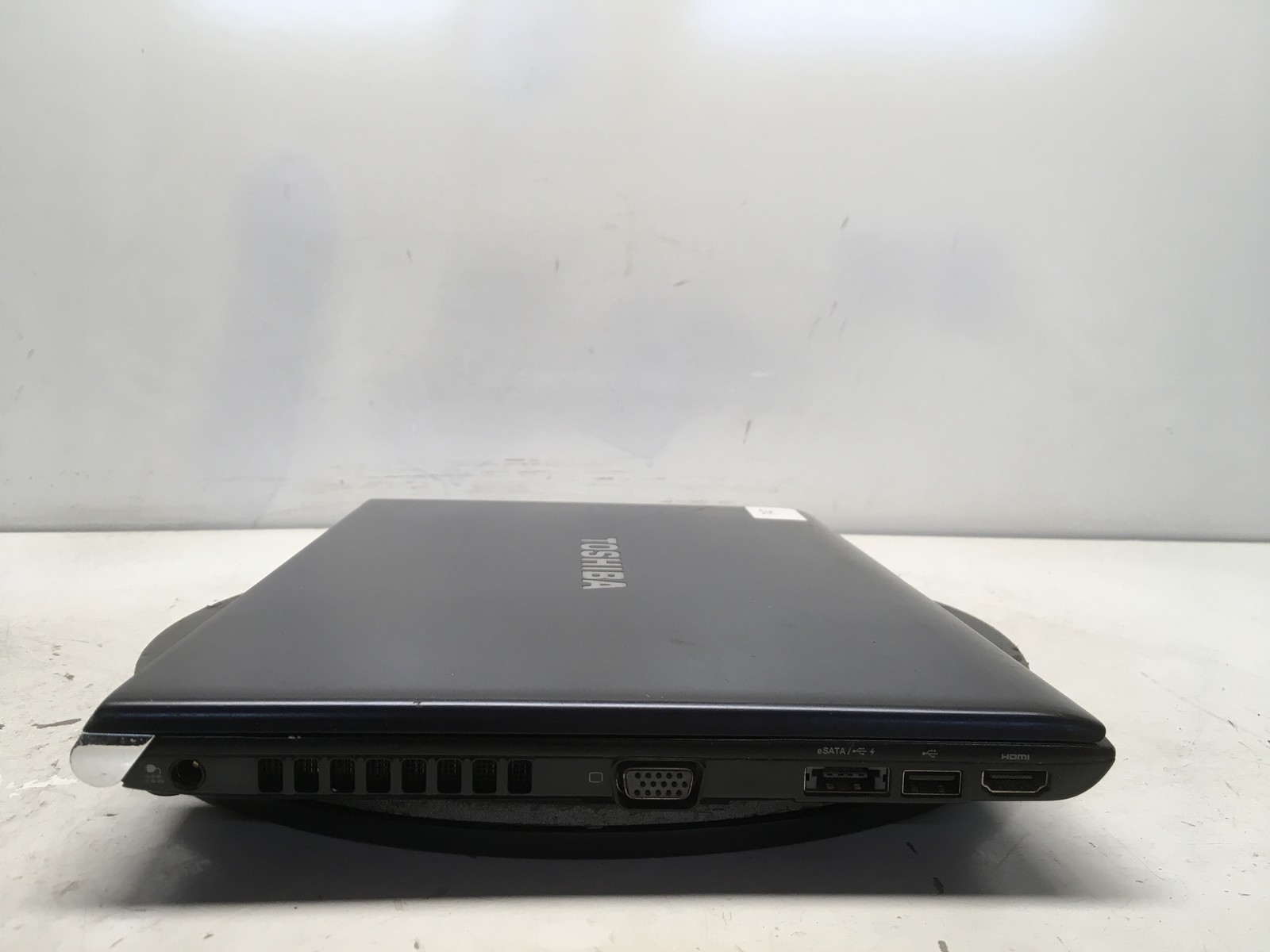 Toshiba Satellite Portege R705-P25 Intel i3-M350 2.27GHz 4 GB NO HDD No Batt
