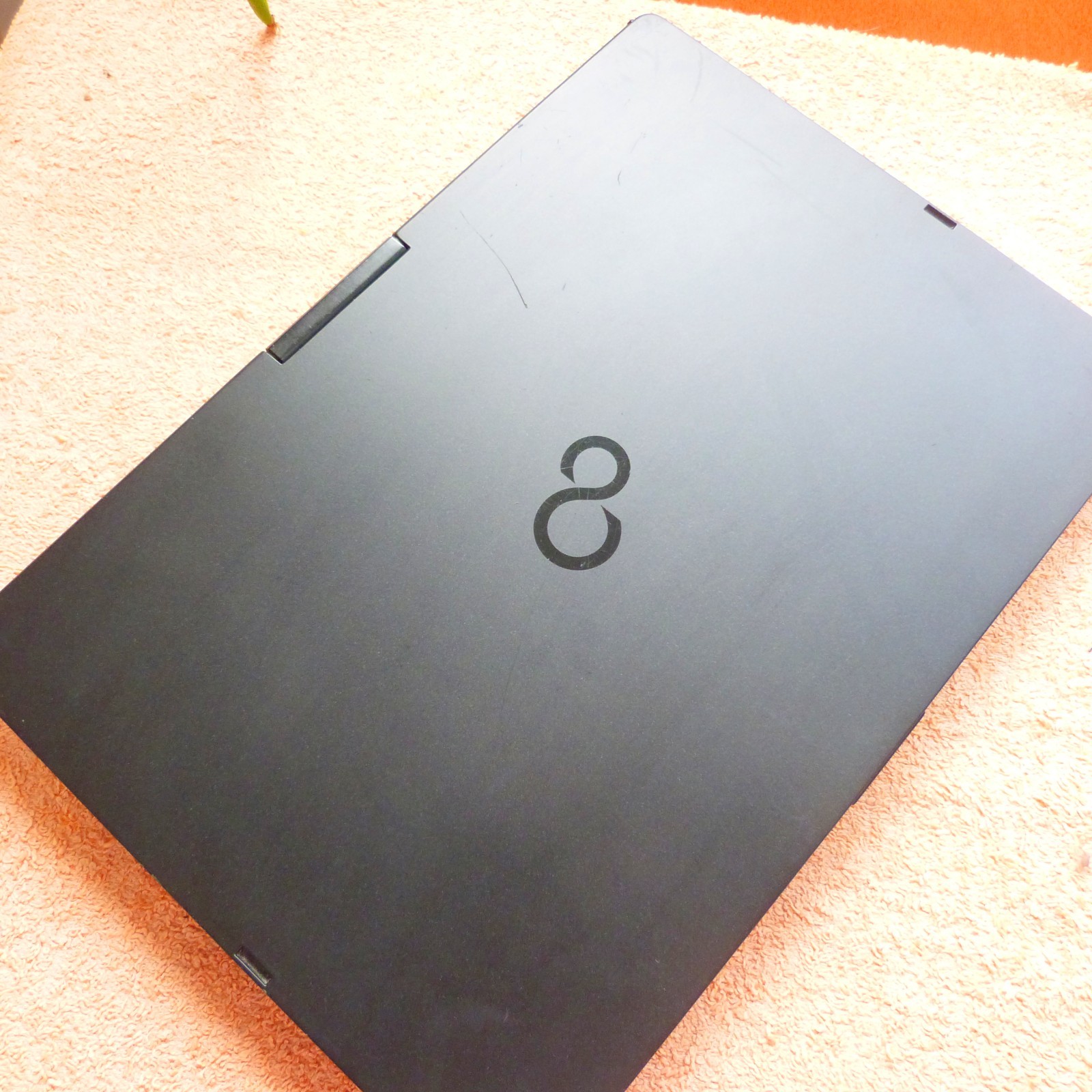 Fujitsu T939 Convertible 360 SWIVEL Tablet 13″ TOUCH Windows 11 SSD 8GEN i5