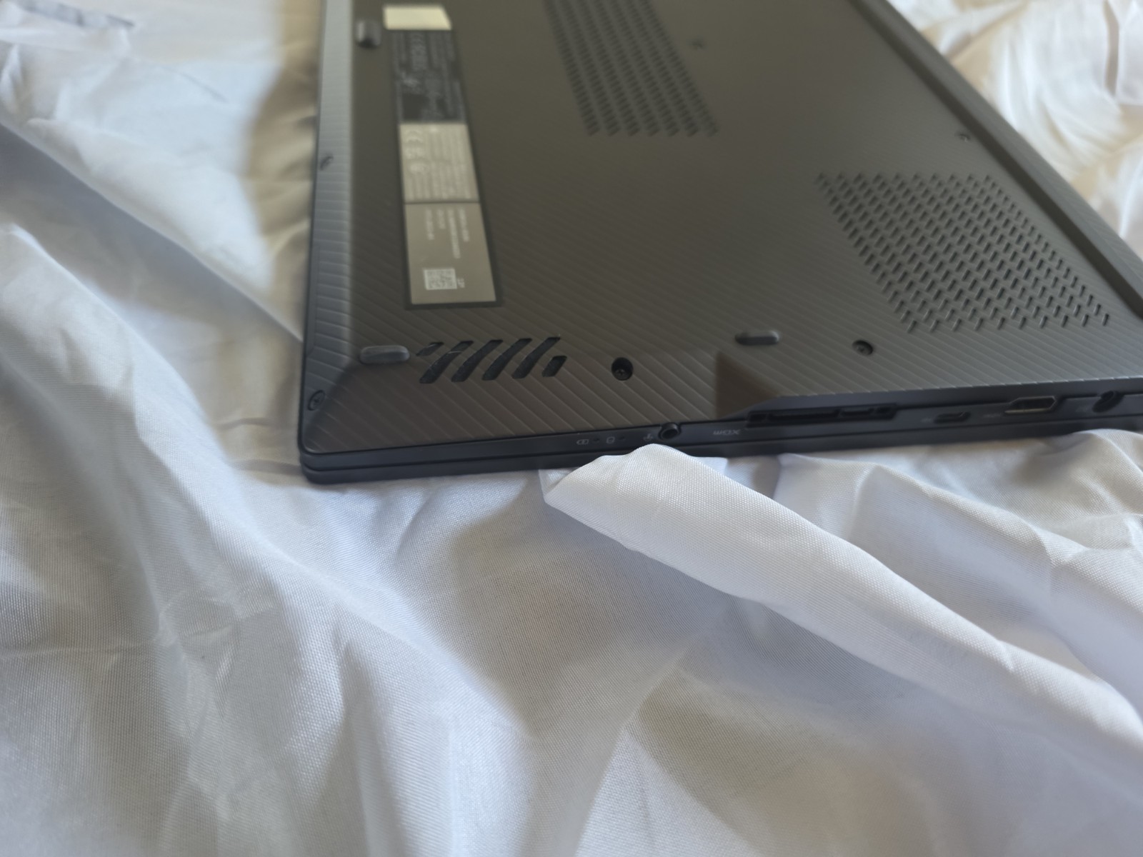 ASUS ROG Flow X16 (2022) GV601RW | Ryzen 9 6900HS | RTX 3070 Ti | 32GB RAM | 2TB