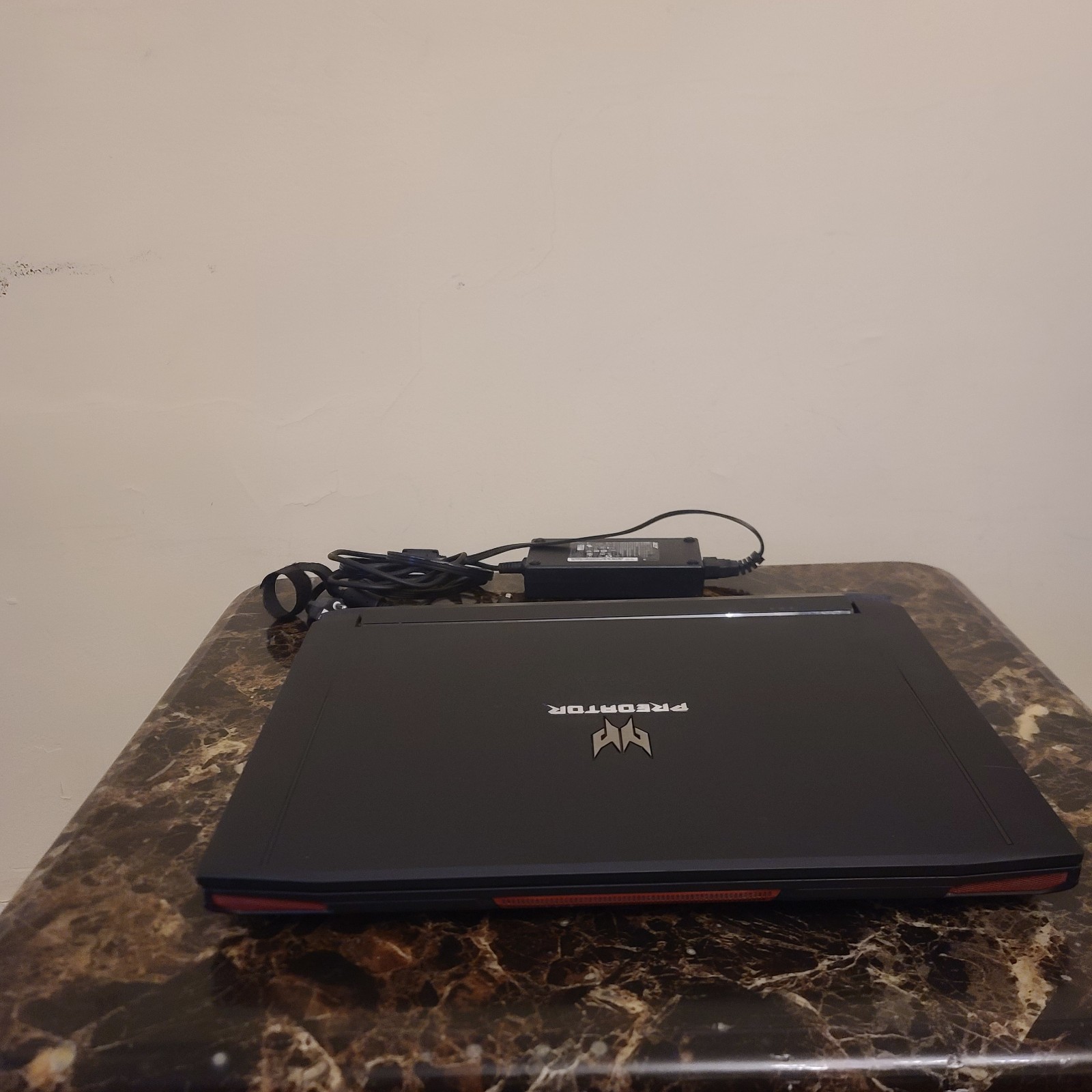 PREDATOR GX-792 GAMING LAPTOP CORE i7-7700HQ 16GB RAM GTX 1080 512GB NVME