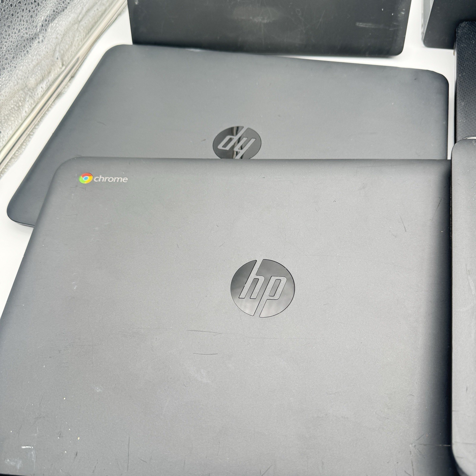 HP Chromebook Lot Of 6 Mixed For Parts Only Broken Hinges Untested Screens Good