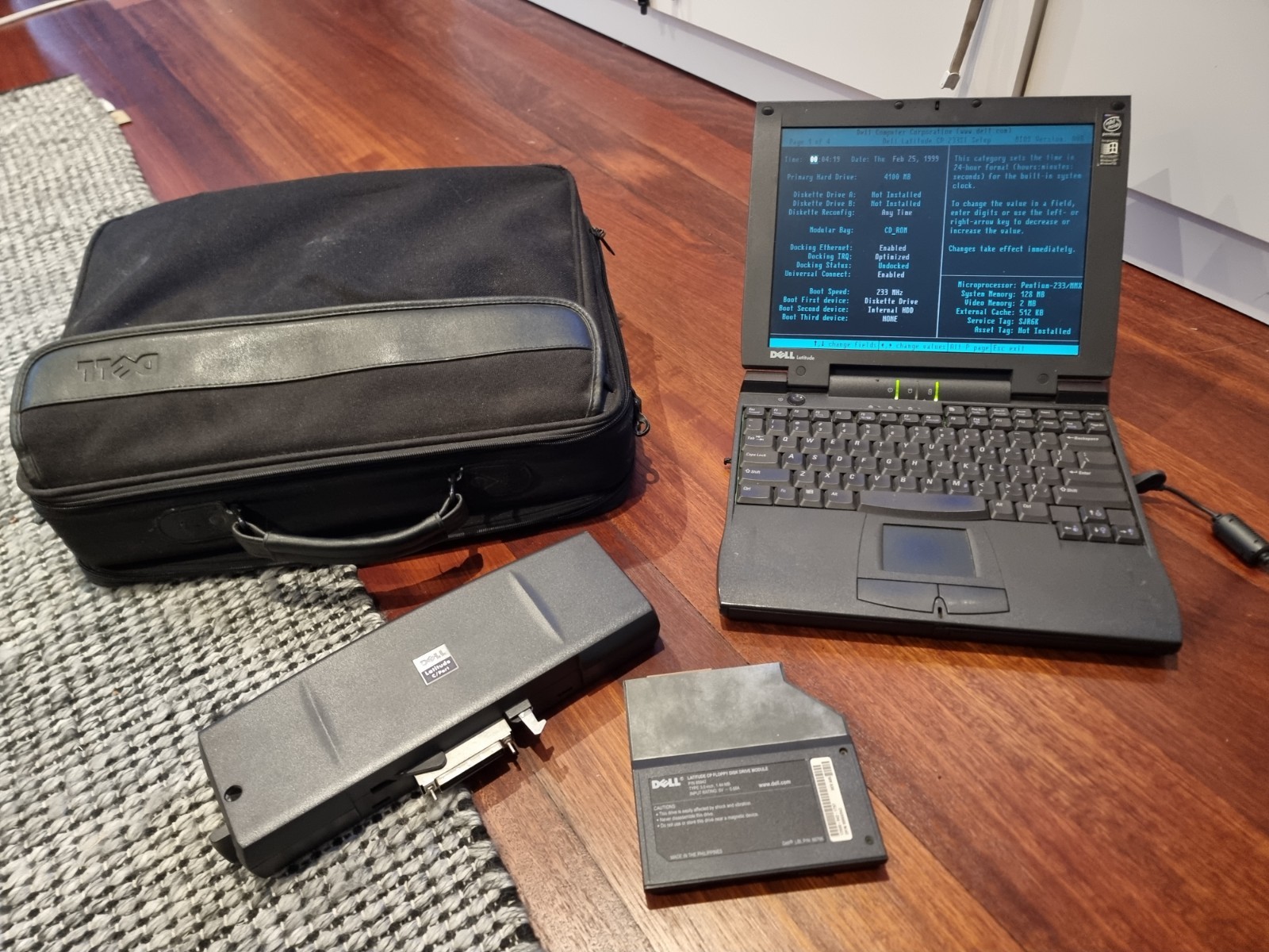Dell Latitude CP M233ST (Like NEW)