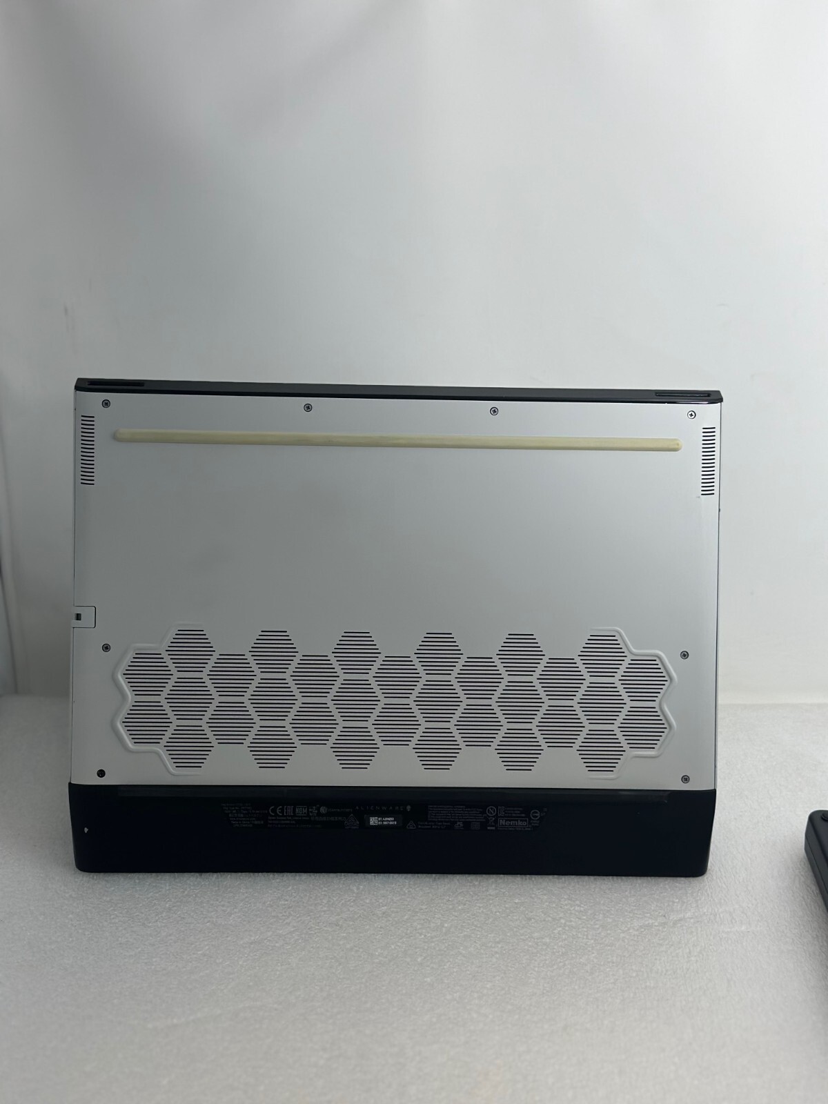 Alienware M15 R3 Intel Core 10th Gen. i9-10980HK GeForce RTX2080 8GB DDR6 – READ