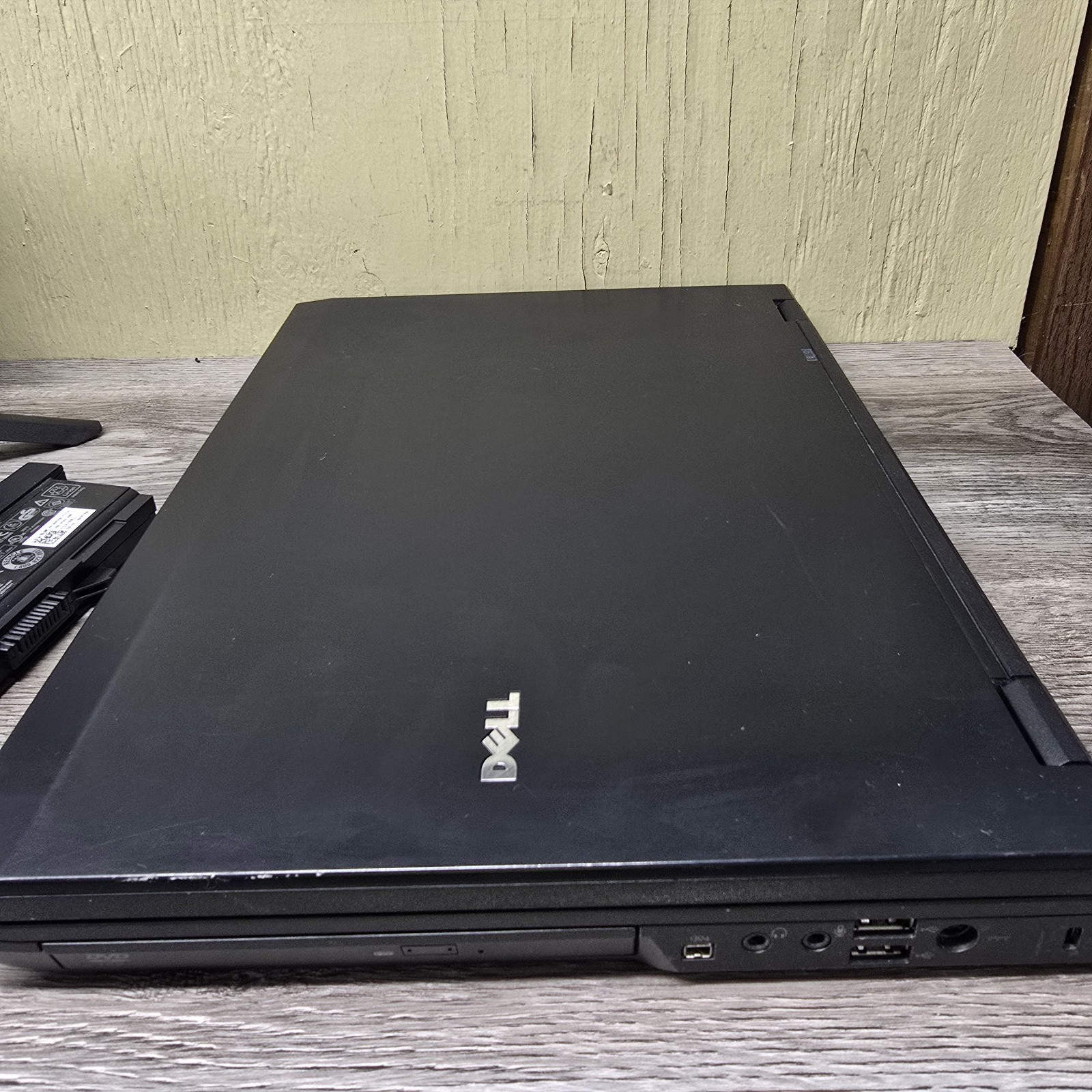 Dell Latitude E5500 Laptop Core 2 Duo P8400 2.26GHz 2GB Boots Win7 Pro