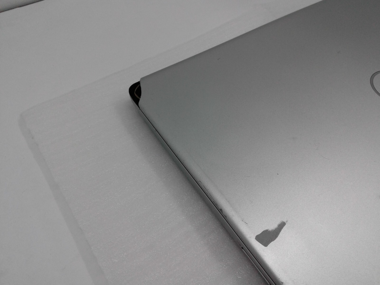 Dell INSPIRON 5593 15.6″ i5-1035G1 1.20Ghz Ram 16GB No SSD / Battery* Read*