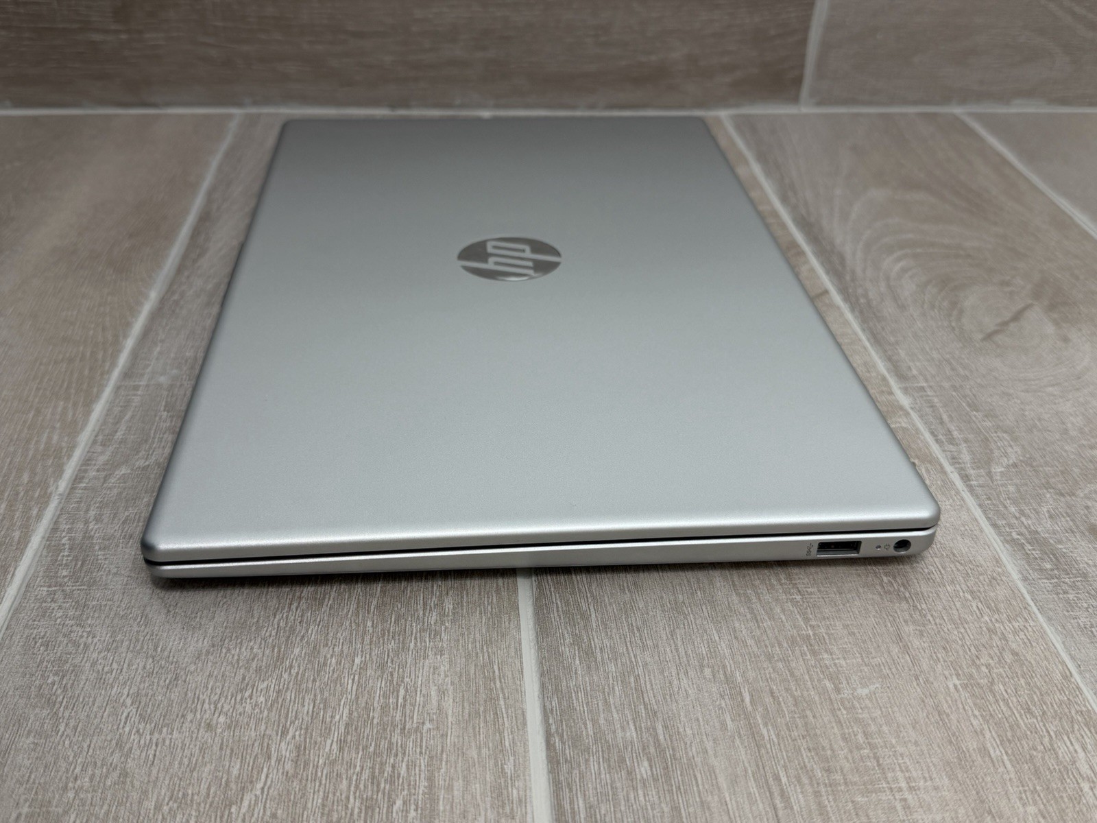 HP Laptop 15-FC0353NR 15.6″ Touch Laptop Ryzen 3 7320U 8GB RAM 256GB NVMe Win-11