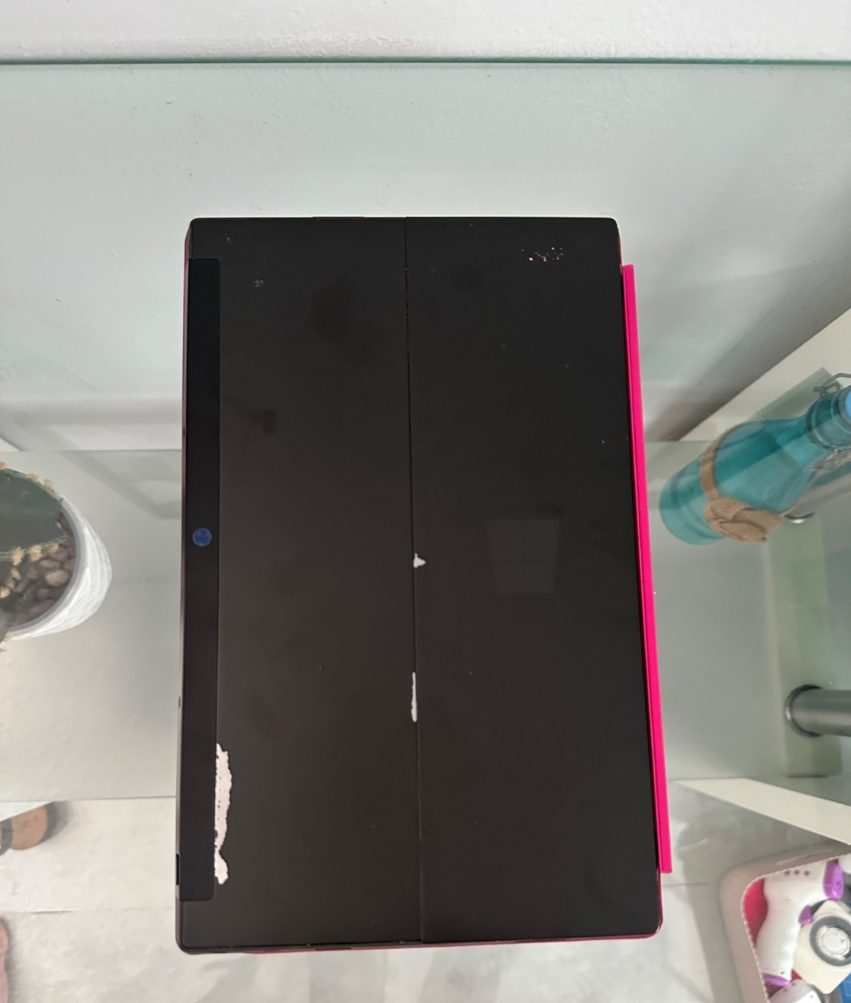 Microsoft Surface RT 32GB 2.00 GB RAM 3 Quad Core cpu 1.30GHZ NEEDS NEW BATTERY