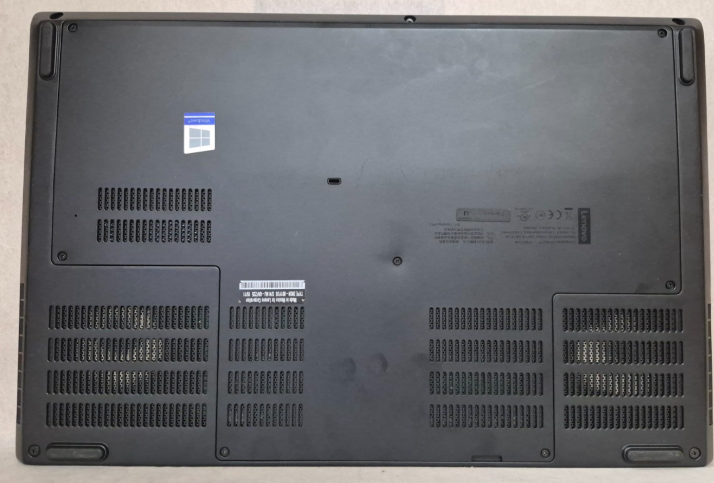 Lenovo ThinkPad P53 15.6″ Intel i7-9750H 2.60GHz 32GB No SSD Quadro T1000