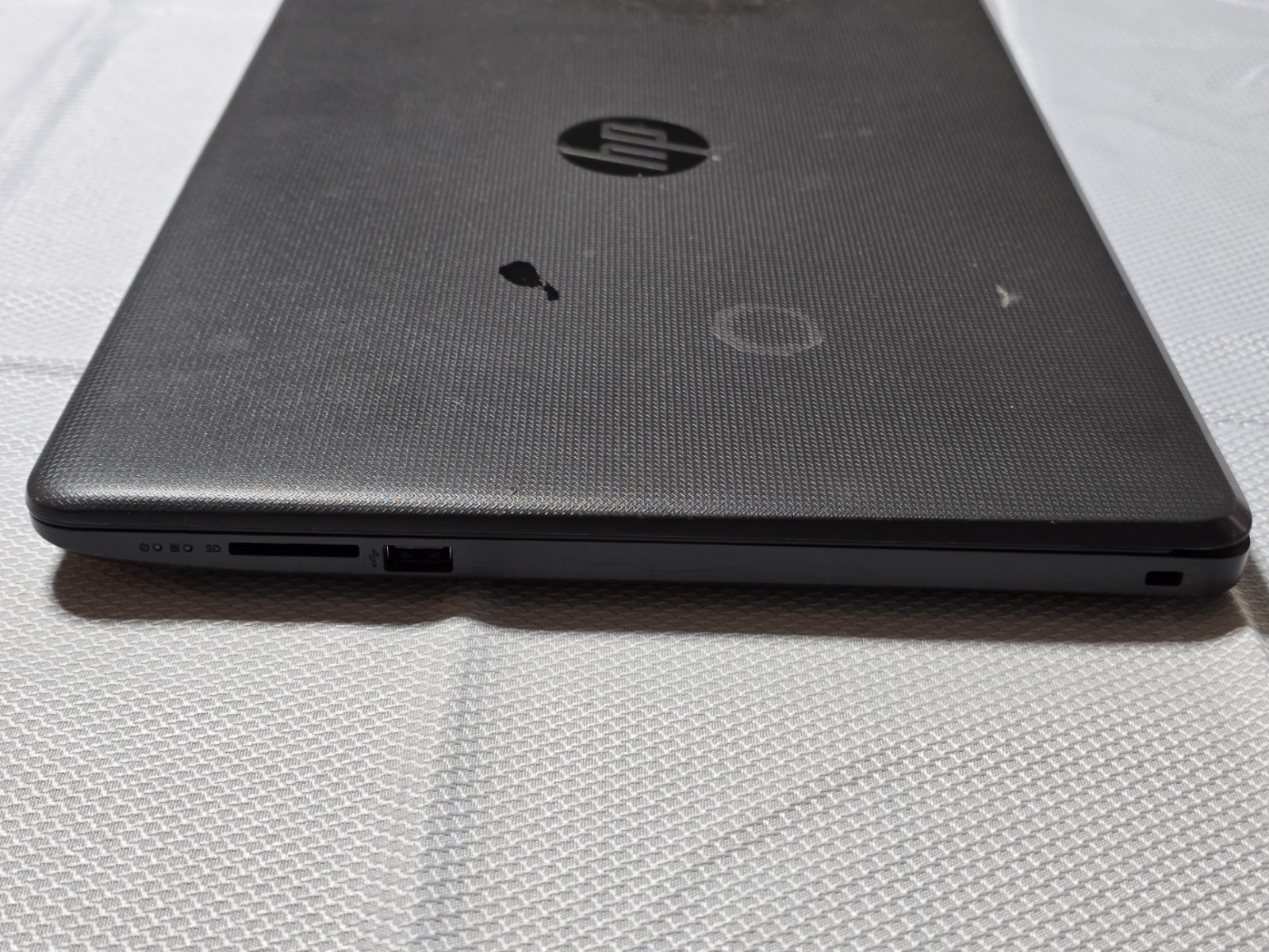 HP 255 G6 15.6 inch Boots to bios