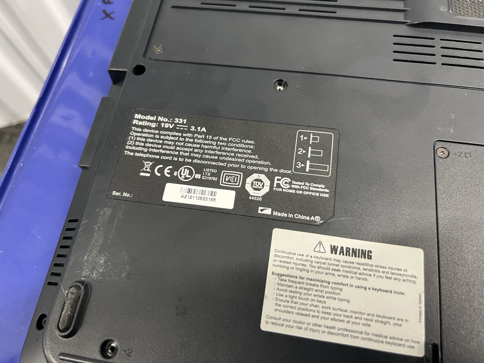Winbook 331 Laptop 15.4″ Notebook (AMD Turion 64 X2) Laptop Vintage iBook / prop