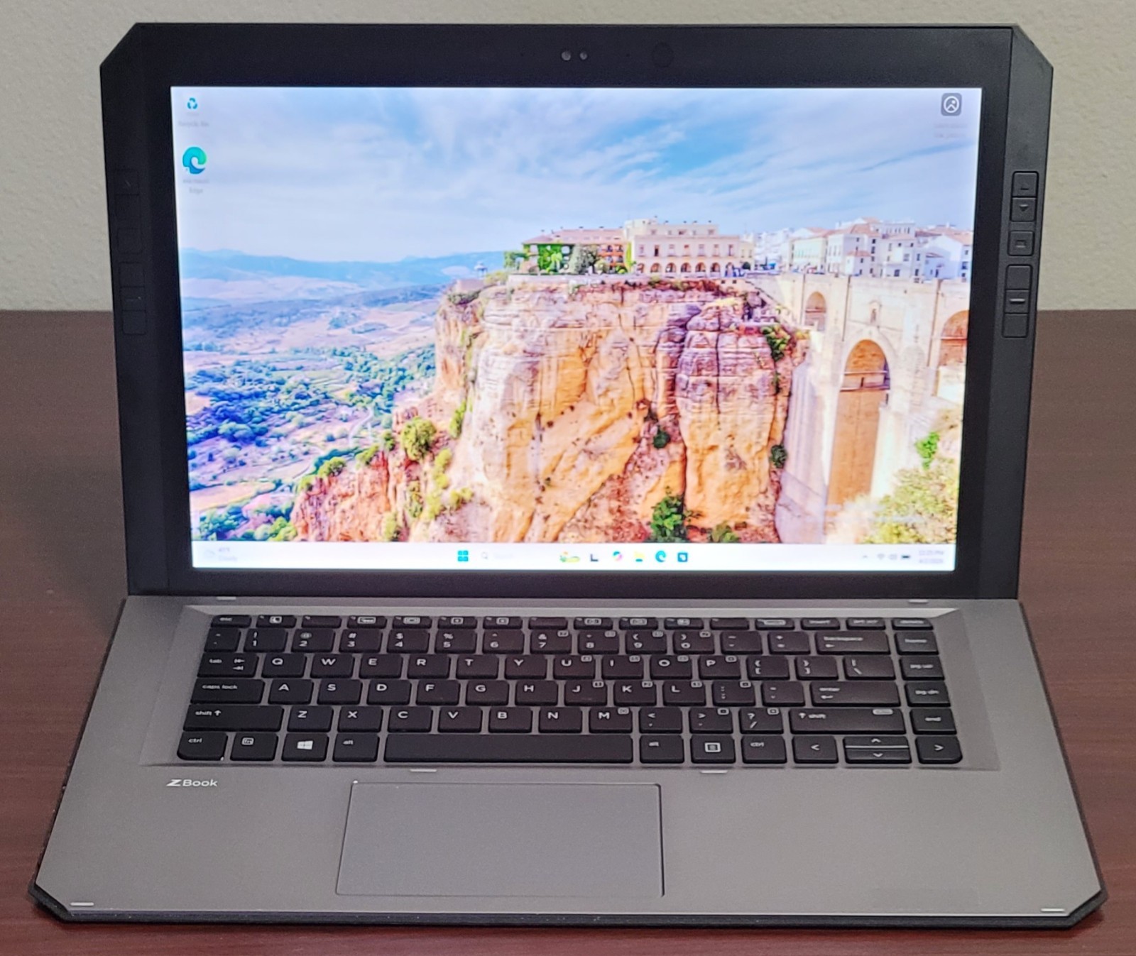HP ZBook x2 G4 Tablet 4K IPS, i7-7600U 2.80GHz 16GB 256GB SSD Win 11 Quadro M620