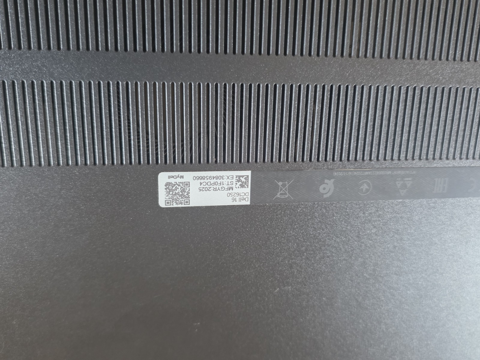 Dell Dc16250 16″ Touch Intel® Core™ 7-150U, 10 cores 1 TB SSD 16 GB DDR5 Good B