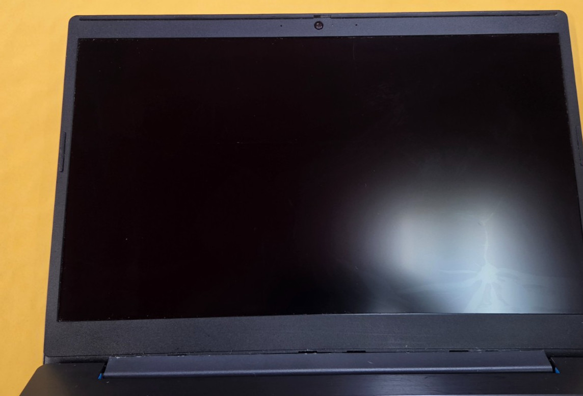 Lenovo IdeaPad 3 15.6″ BROKEN SCREEN FOR SALE WITH CHARGER NO SSD 8GB RAM