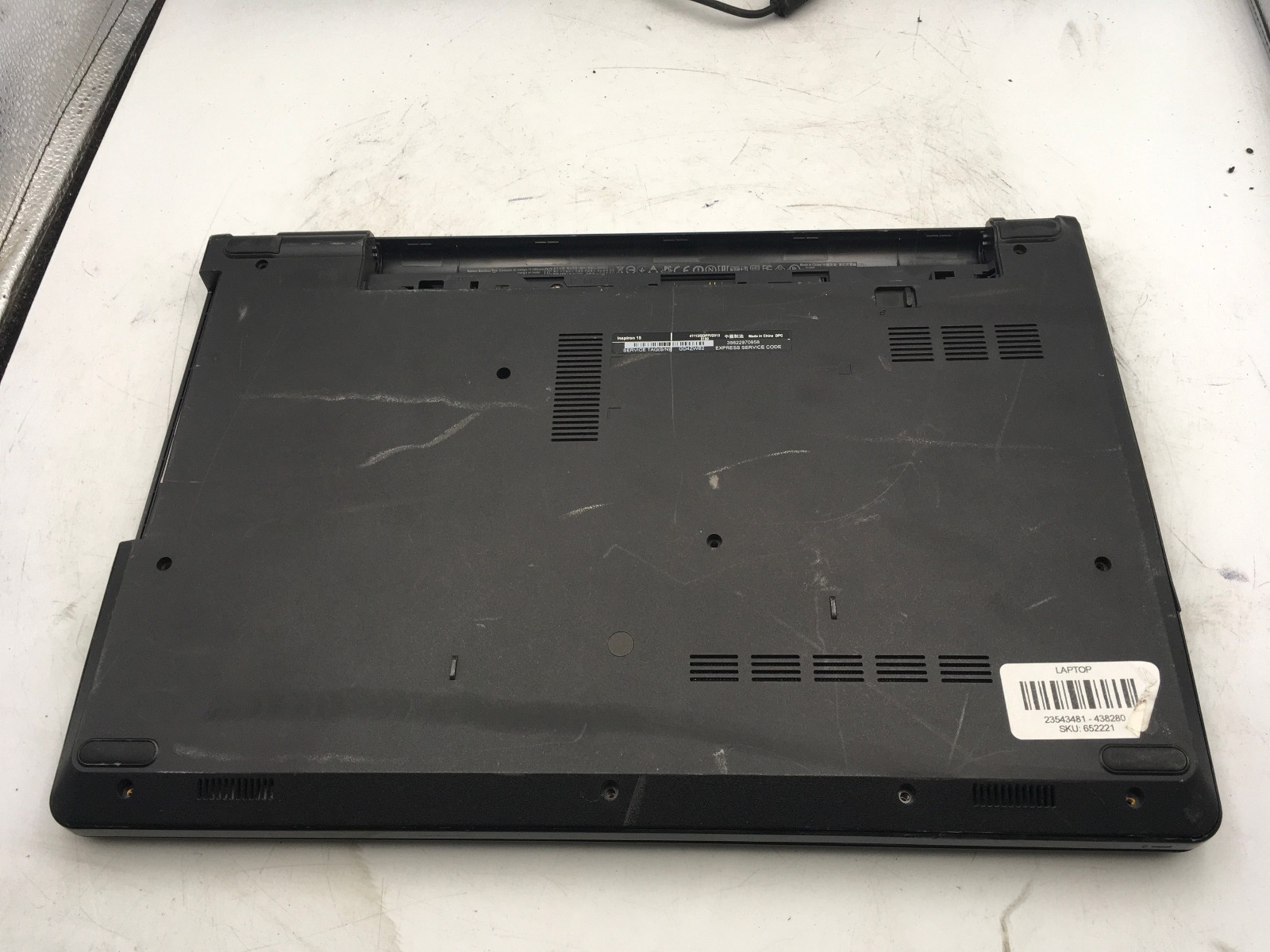 DELL LATITUDE 3559 – FOR PARTS/BAD LCD – INTEL I3 5015U – NO RAM – READ DESC -BB