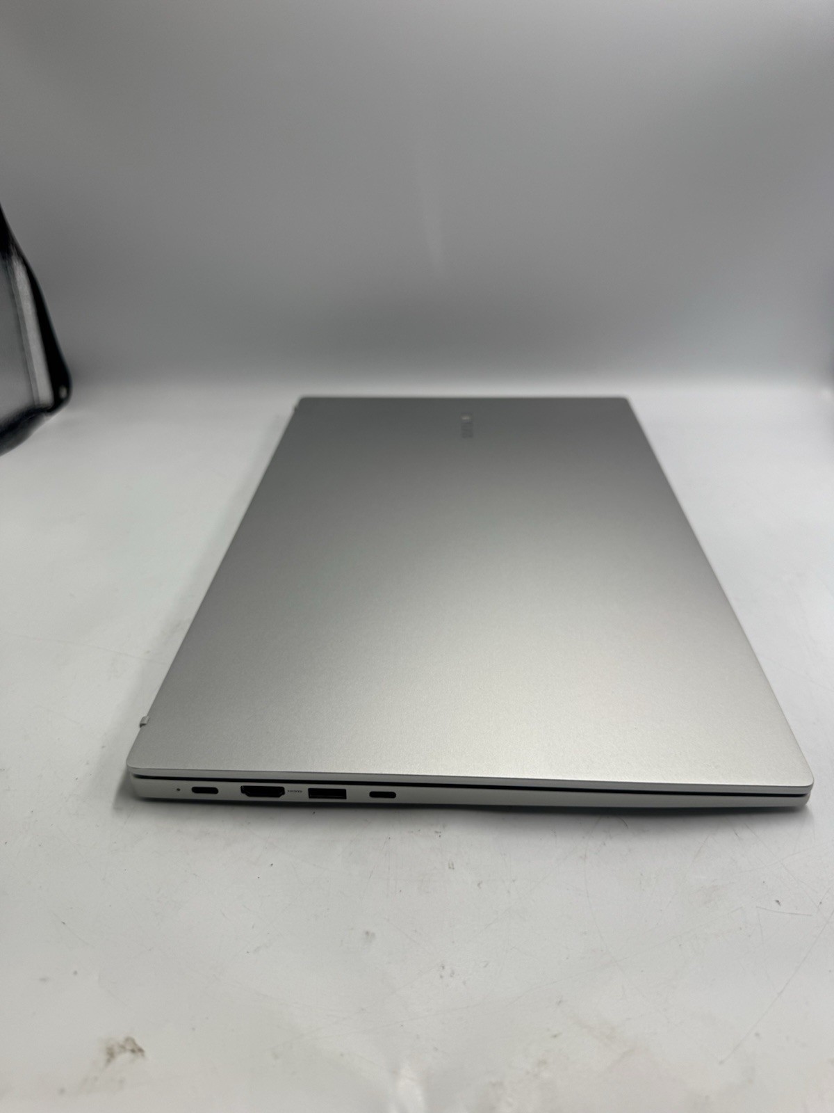 Samsung Galaxy Book3 15.6 i7-1355U 16GB 512GB Windows 11 Used 100% Battery
