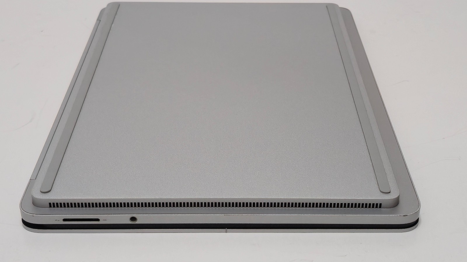 Surface Laptop Studio 1964 Core i7-11370H 32GB RAM 1TB SSD 14.4″ A2000 GPU 4 GB