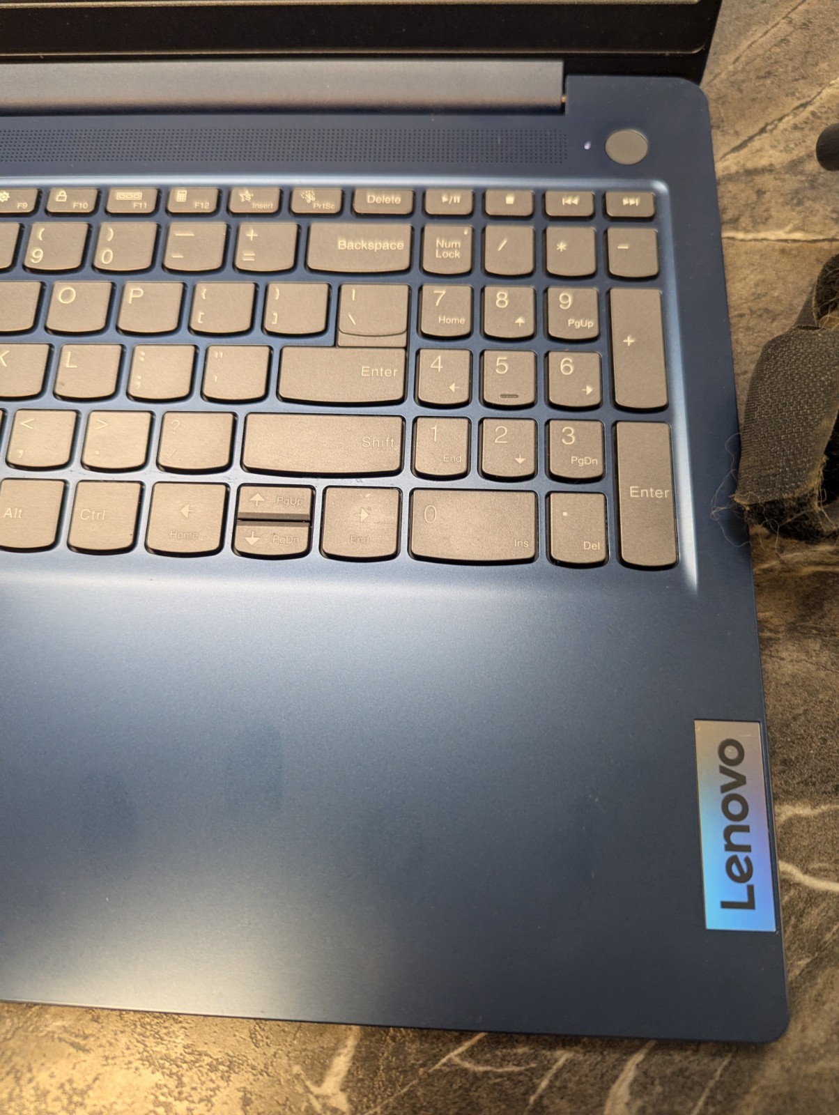 Lenovo IdeaPad Slim 3 15.6 in 512GB SSD AMD Ryzen 5 7530U 2GHz 8GB W11h Touch