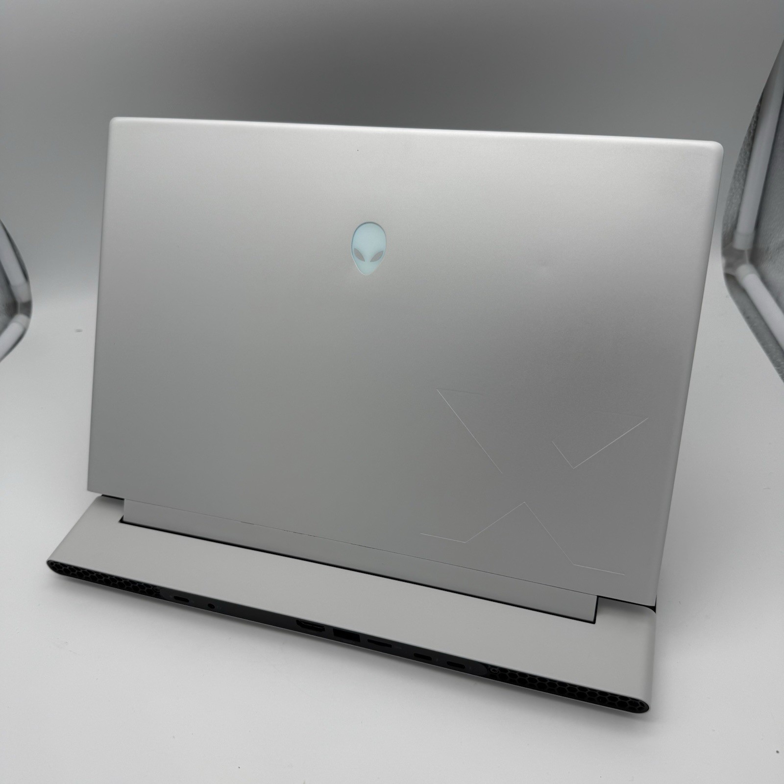 Dell Alienware X14 R2 165Hz QHD+ 2.4 GHz i7-13620H 32GB 2TB SSD RTX 4060