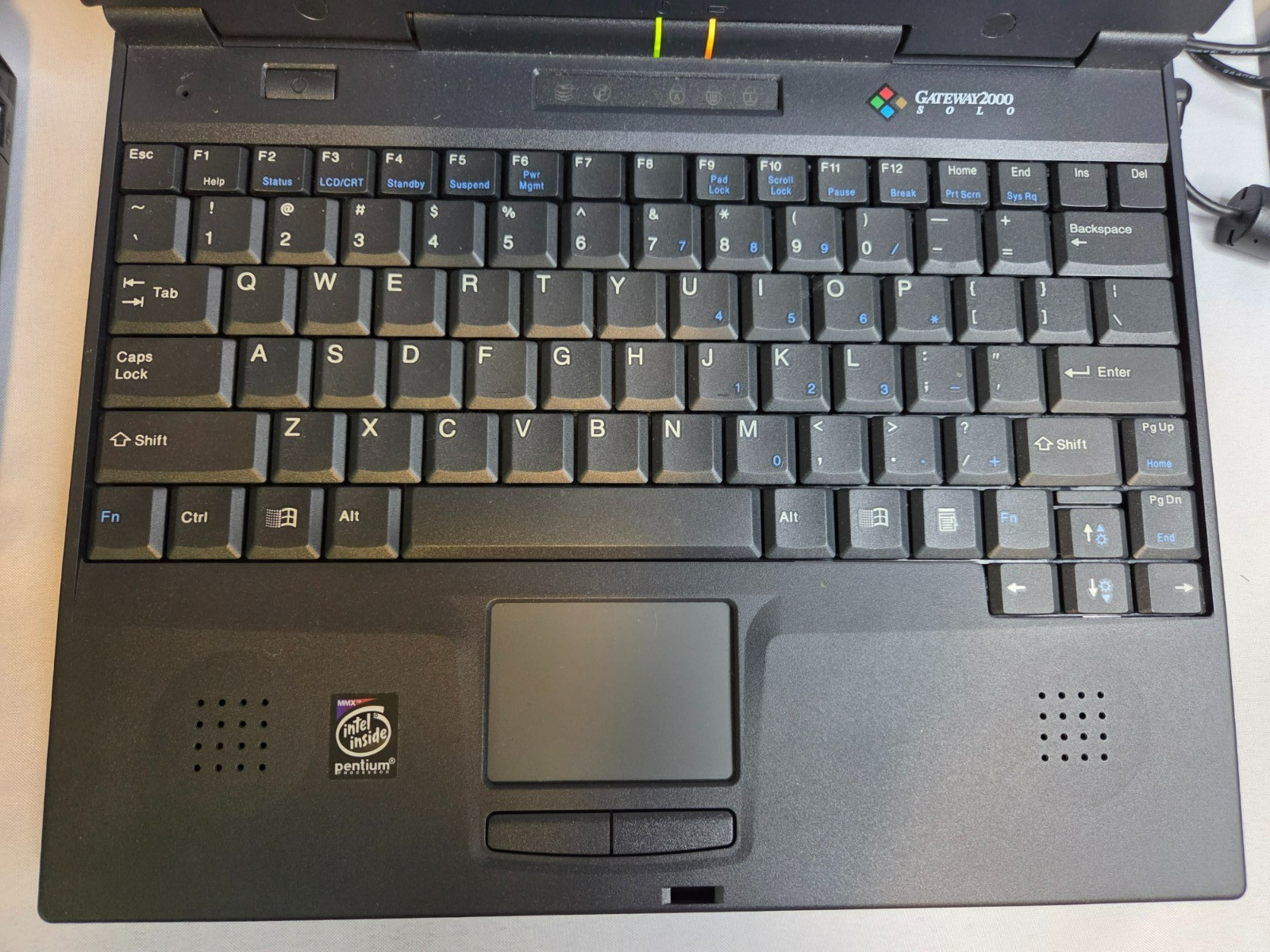 2 Gateway 2000 Solo 2300 Laptops, Power Supply & Dock Terminal READ UNTESTED