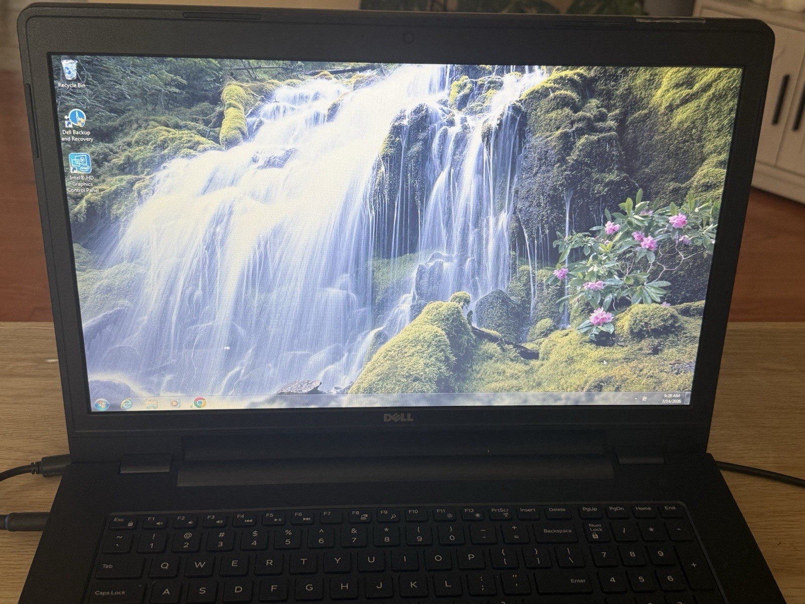 Dell Inspiron 5748 Core i3-4030U 1.90GHz 4GB , 500GB HDD Windows 7