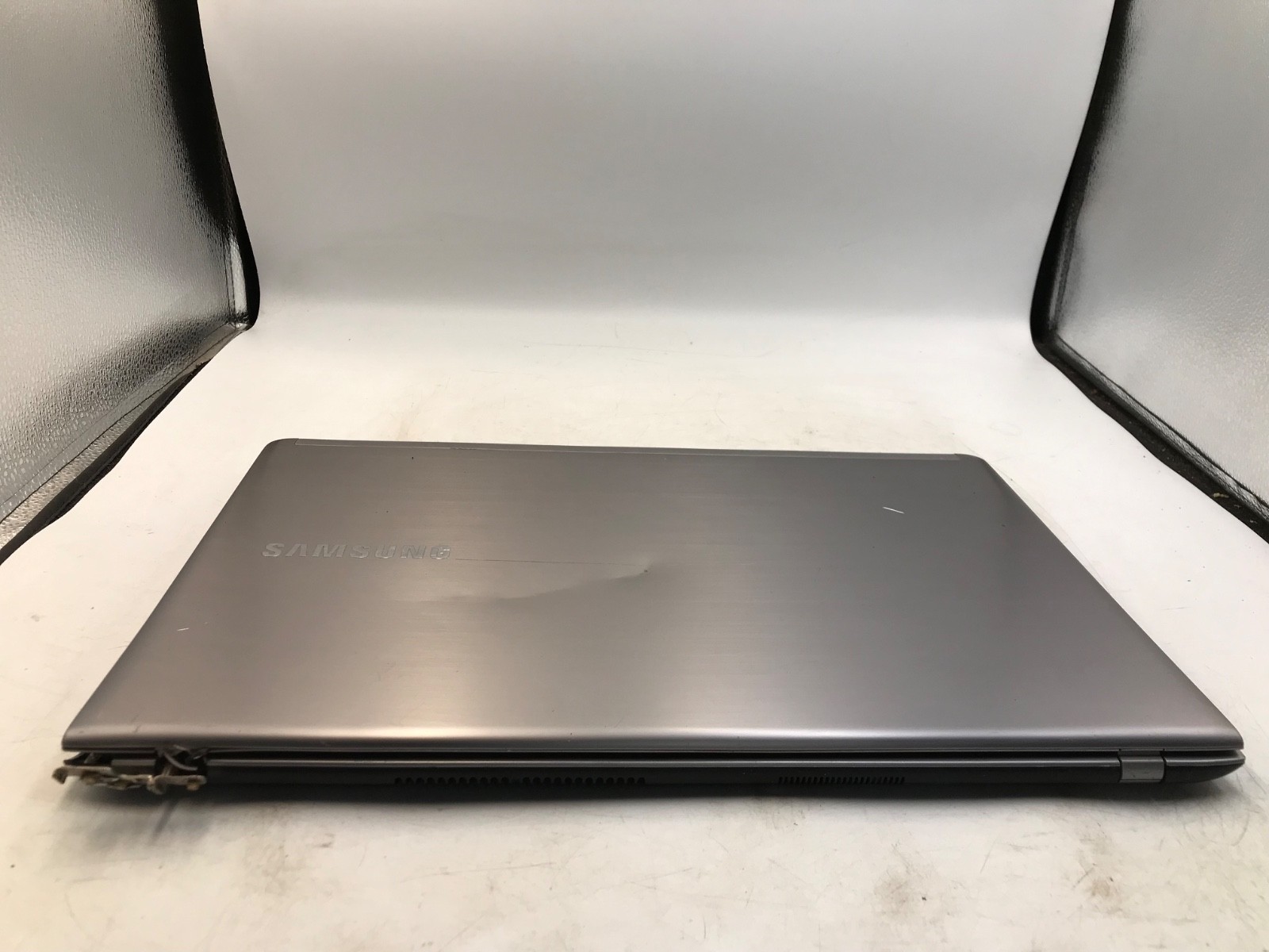 Samsung 510R Intel Core i7-3537U 15″ Laptop -BOOTS/BROKEN DISPLAY & HINGE- MZ