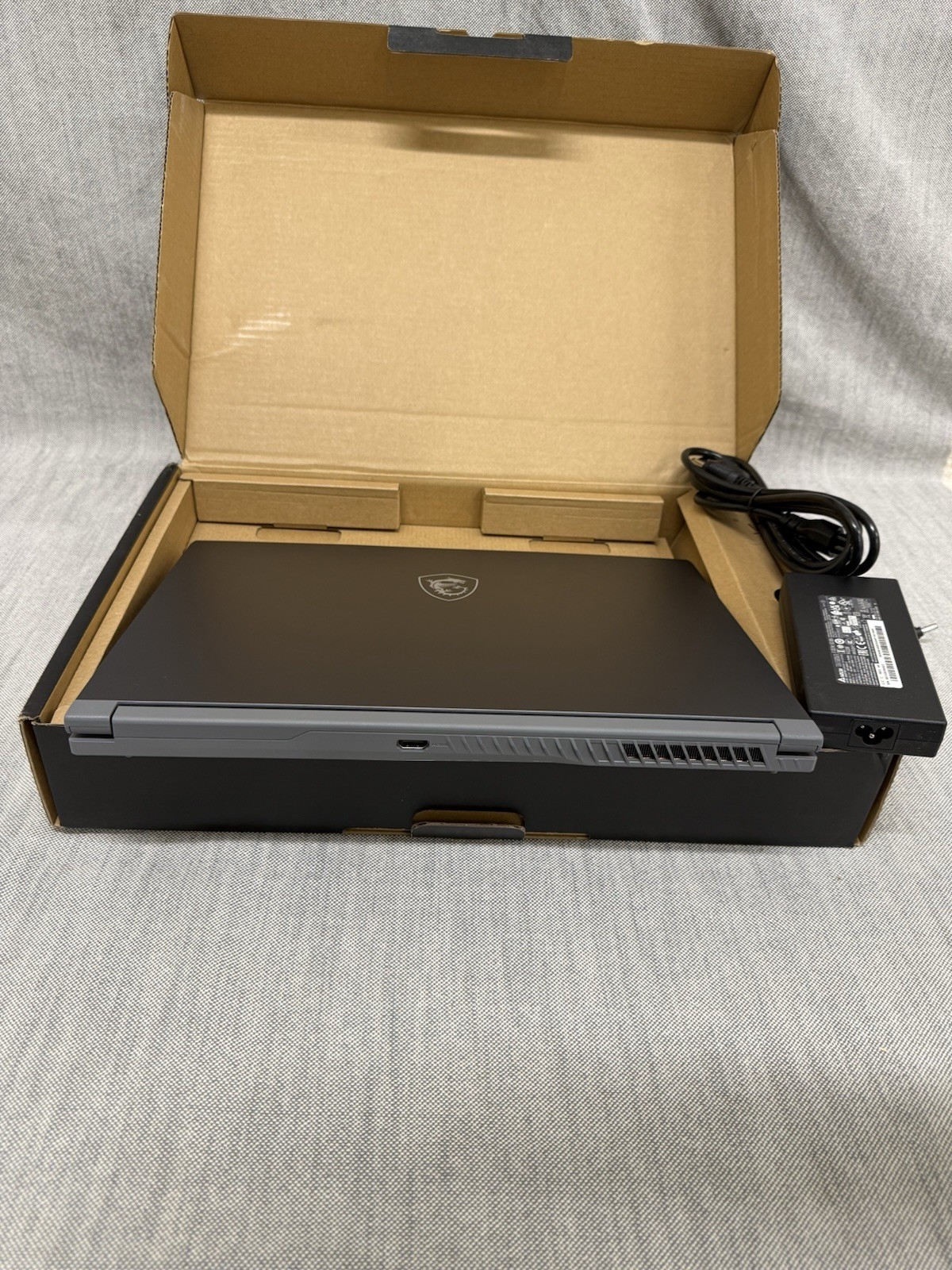 MSI Thin 15 B13UC-1000US 15.6″ FHD Gaming Intel i5-13420H 16GB 1TB RTX3050 Win11