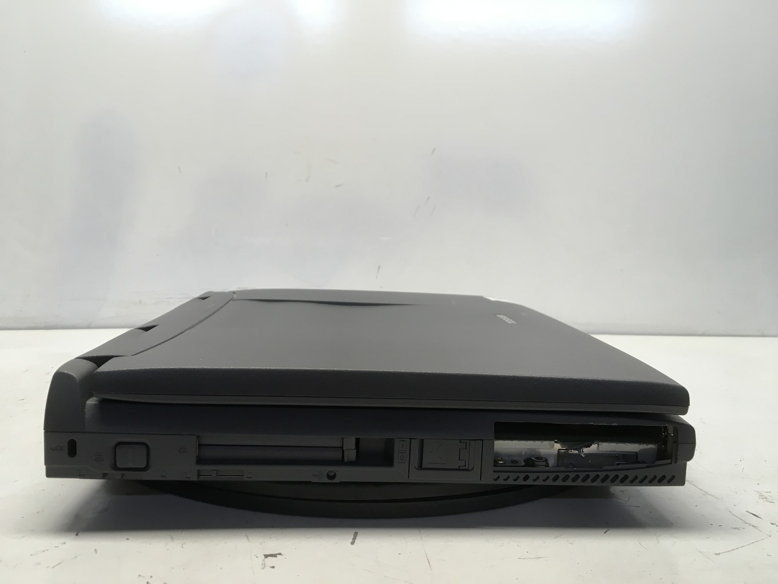 Toshiba Satellite 2065CDS/4.3 AMD K6-2 366 MHz 32 MB NO HDD No Batt