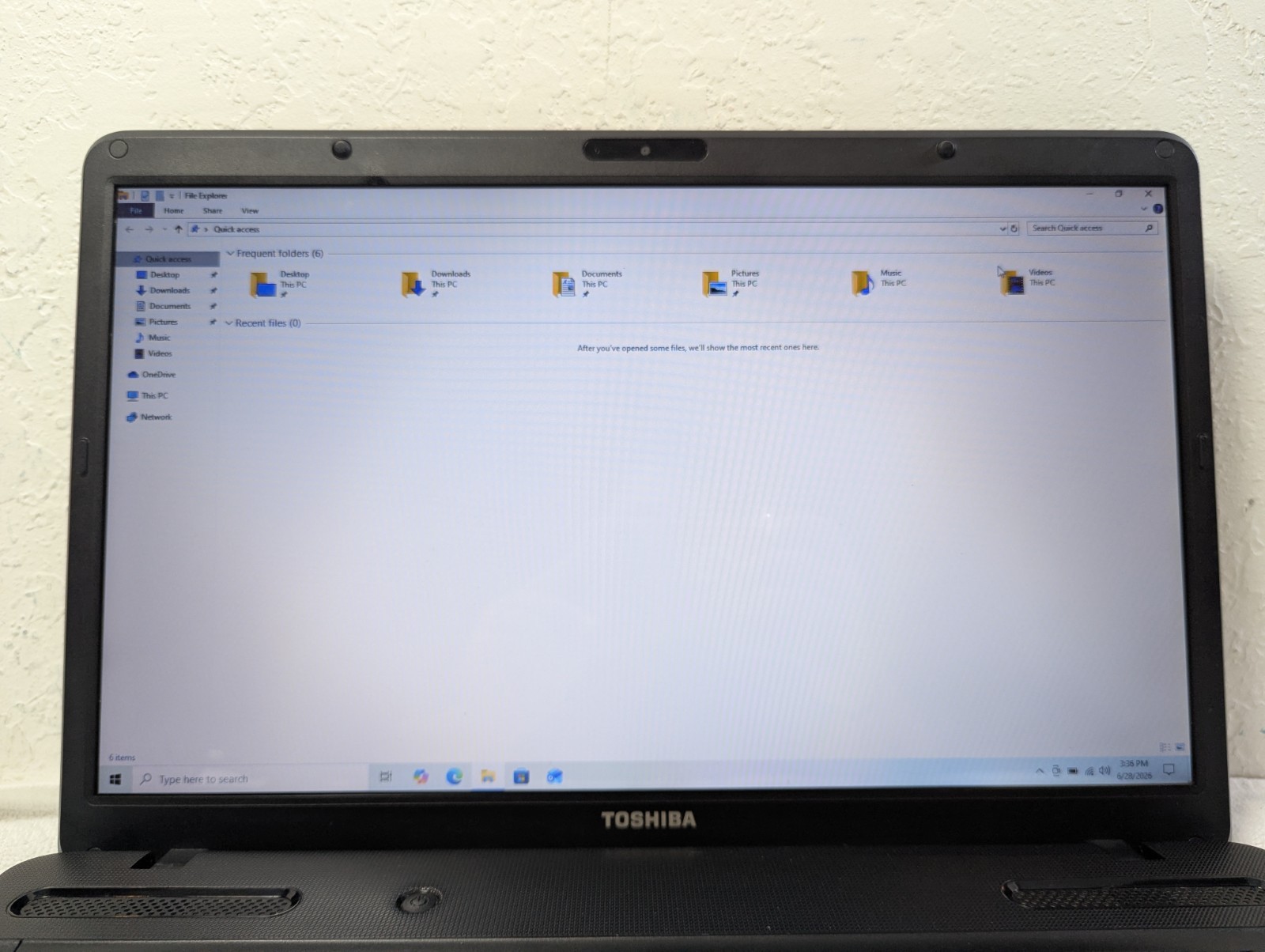 Toshiba Satellite C675-S7308 17.3″ Laptop Intel i3 Windows 10 **READ** TESTED