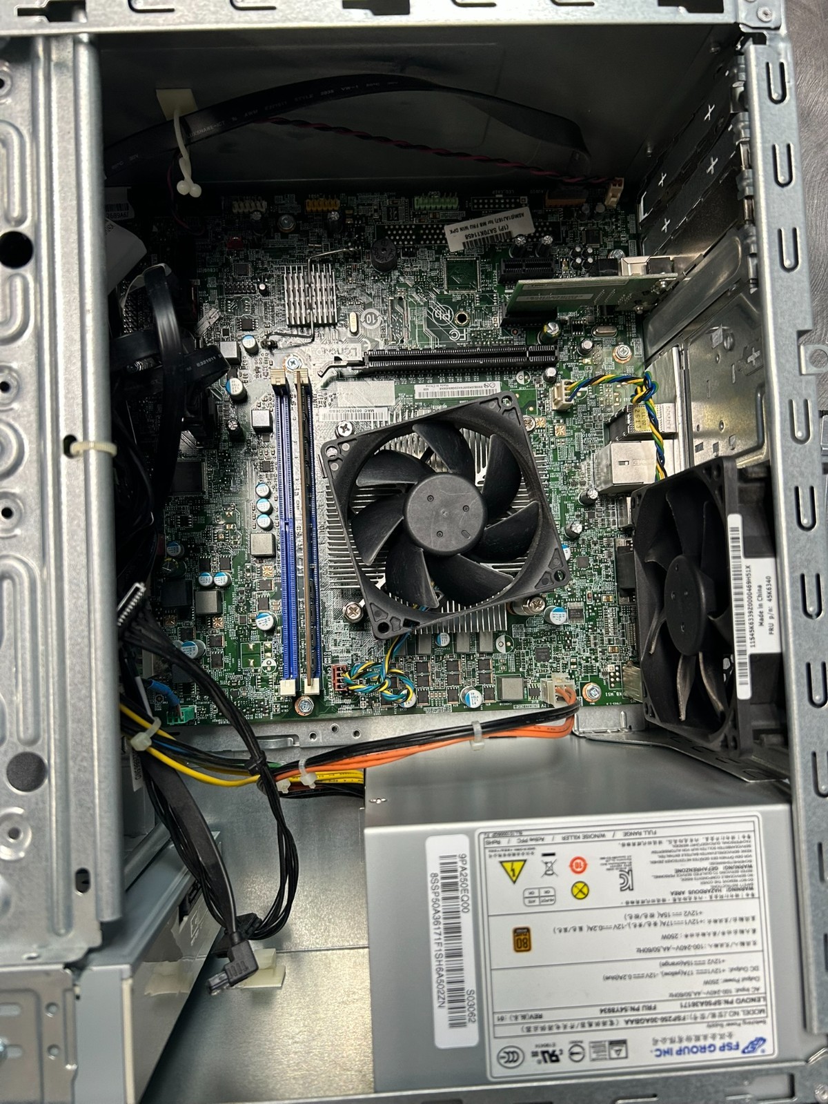 Lenovo ThinkCentre M700 SFF i5 8GB RAM 500GB HDD Desktop Powers On Windows 11