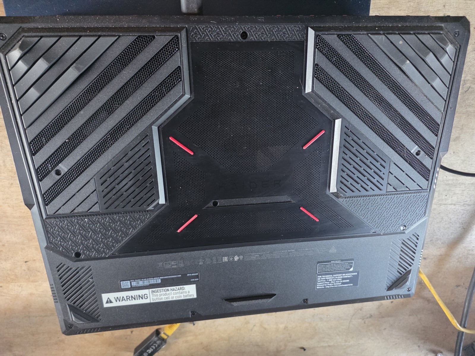 MSI | Raider 18 HX A14VIG-495US 18 in QHD+ i9-14900HX RTX 4090 Power