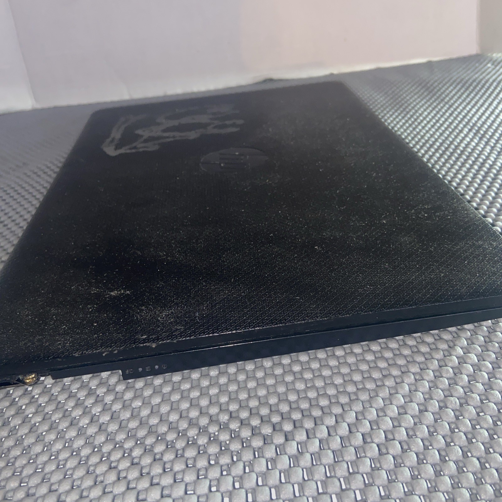 HP 14″ (NO DRIVE, AMD Athlon Gold 3150U, 4GB RAM) REPAIR/ PARTS ONLY