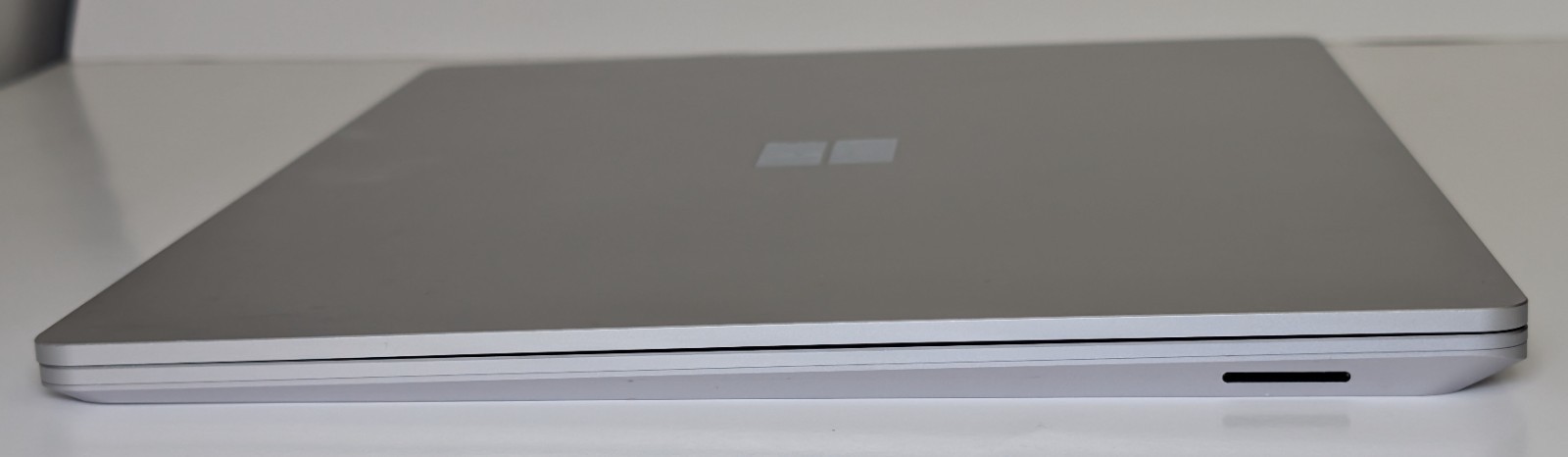 Microsoft Surface Laptop 3 13.5” Ryzen 5/ 8GB- 128GB SSD /Vega 9 – Win10. ~357~