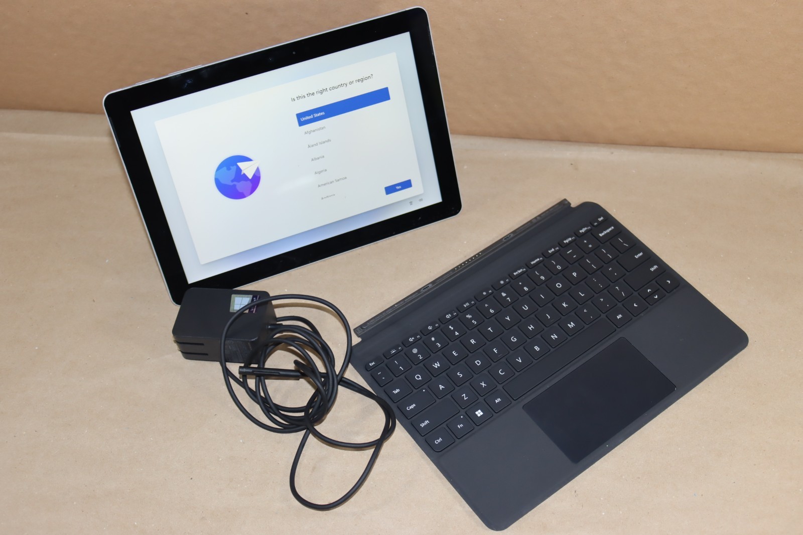 Microsoft Surface Go LTE 1825 10.5″ 8GB RAM 128GB SSD Cellular + Wifi