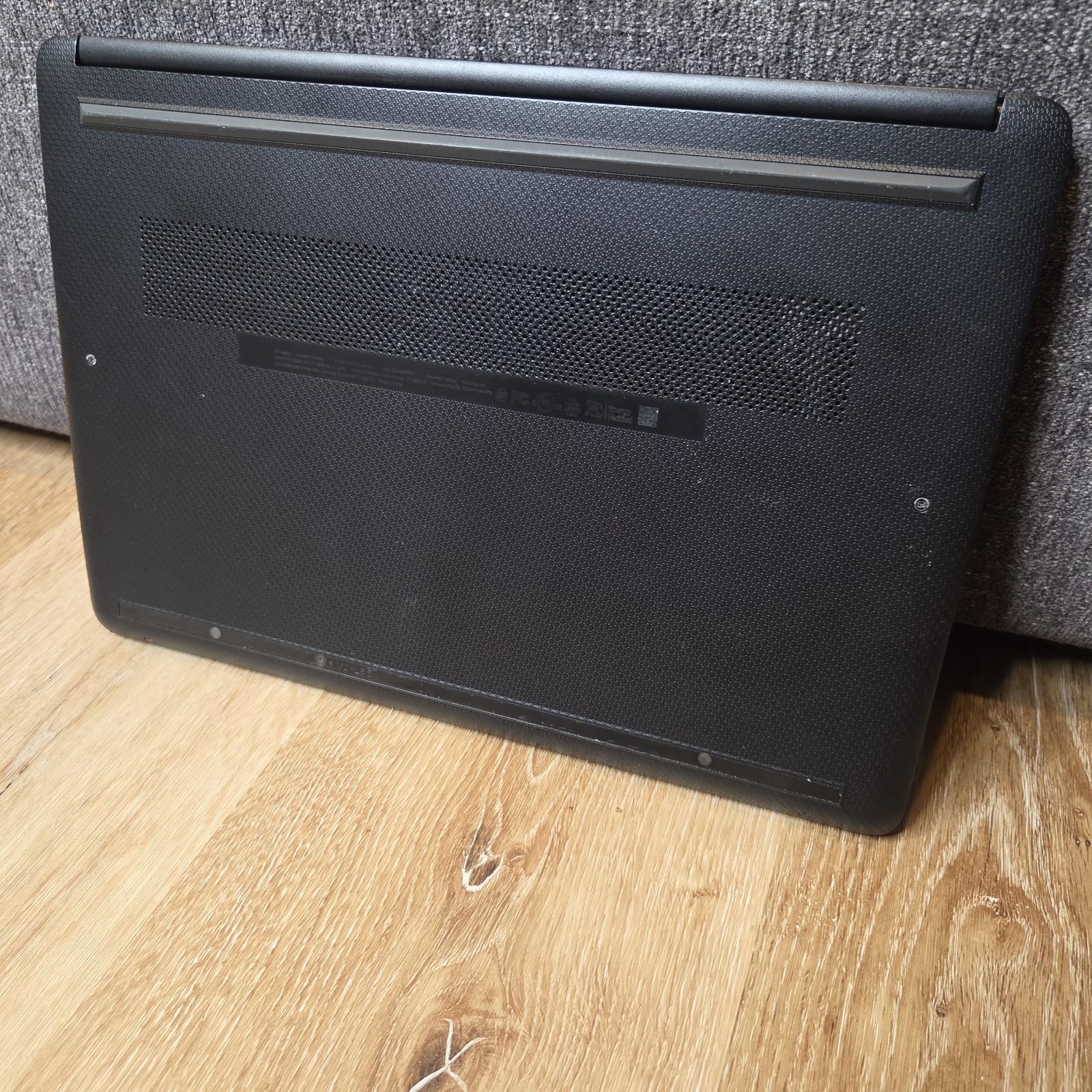 HP 14″ Laptop 14-fq0013dx AMD Athlon Silver Radeon Graphics – Fair / No Charger