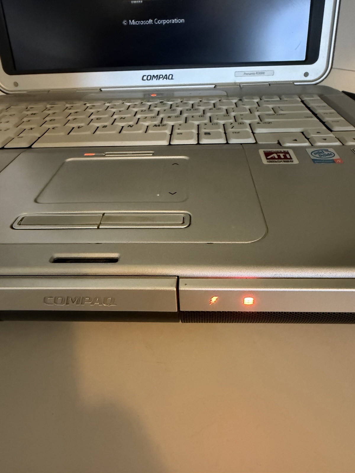 COMPAQ Presario R3000 | Laptop | Windows XP Professional | With power Cord