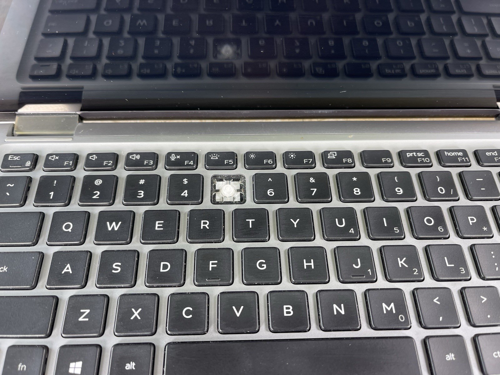 DELL LATITUDE 7400 2-IN-1 i5-8365U @ 1.60GHz, 16GB RAM, NO HDD/OS
