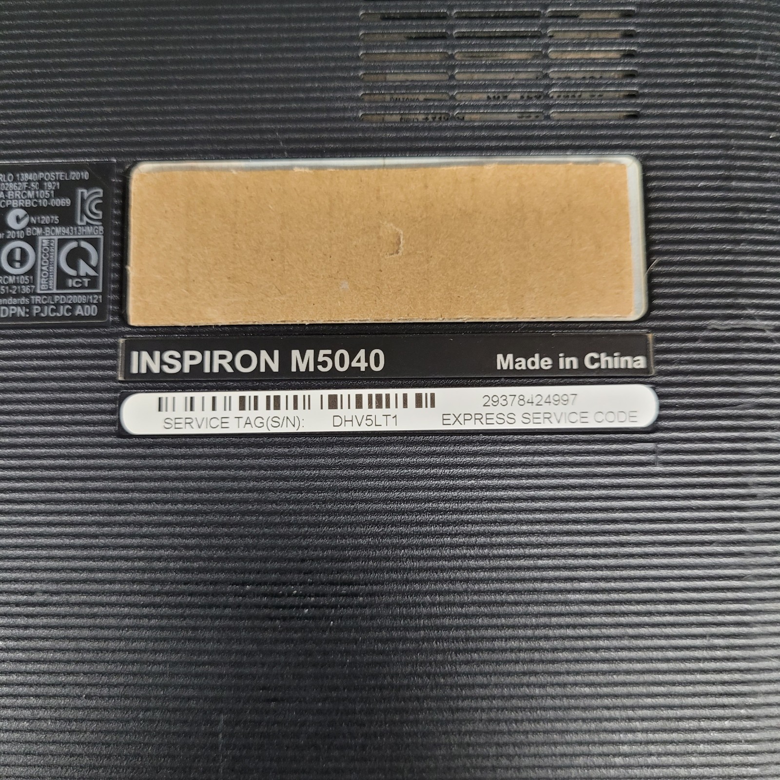 Dell Inspiron M5040 AMD C-60 / 8GB RAM 500 GB HDD LINUX MINT O/S