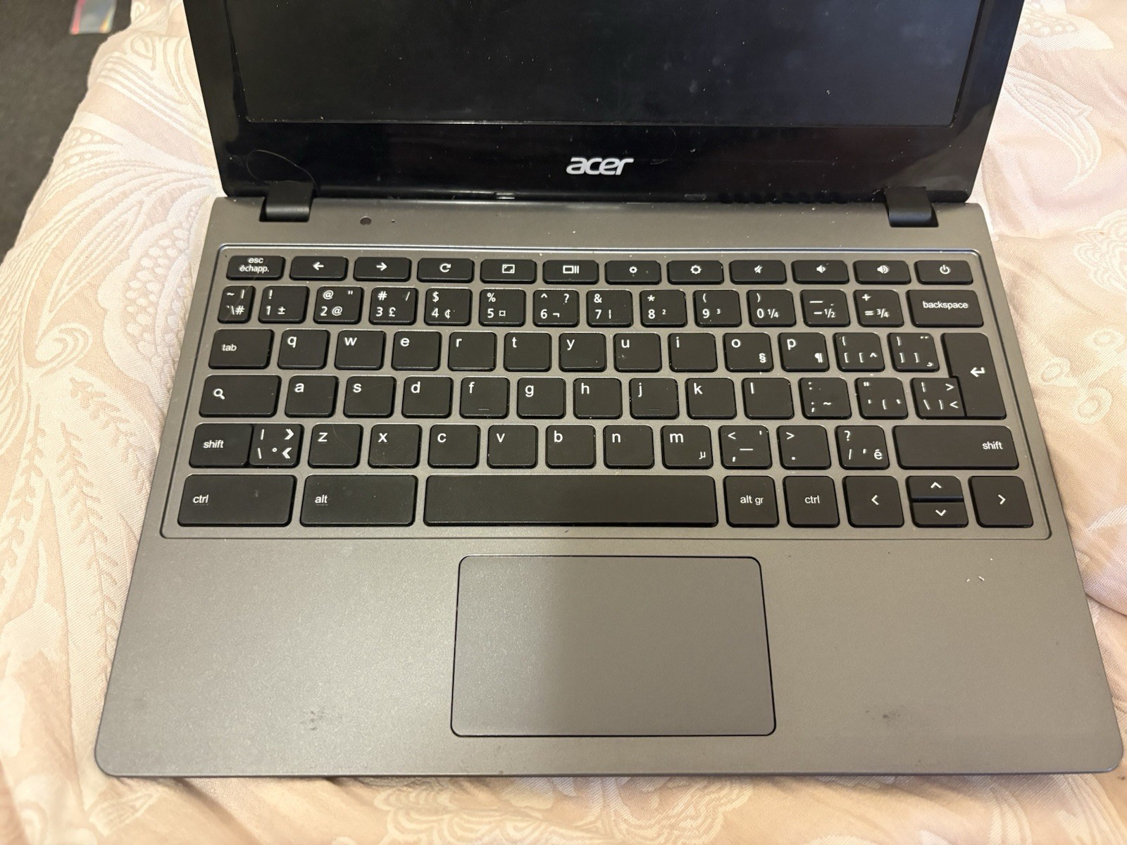 Acer Chromebook C720 11.6″ AMD Athlon Laptop Gray/Black Chrome OS w/ Charger