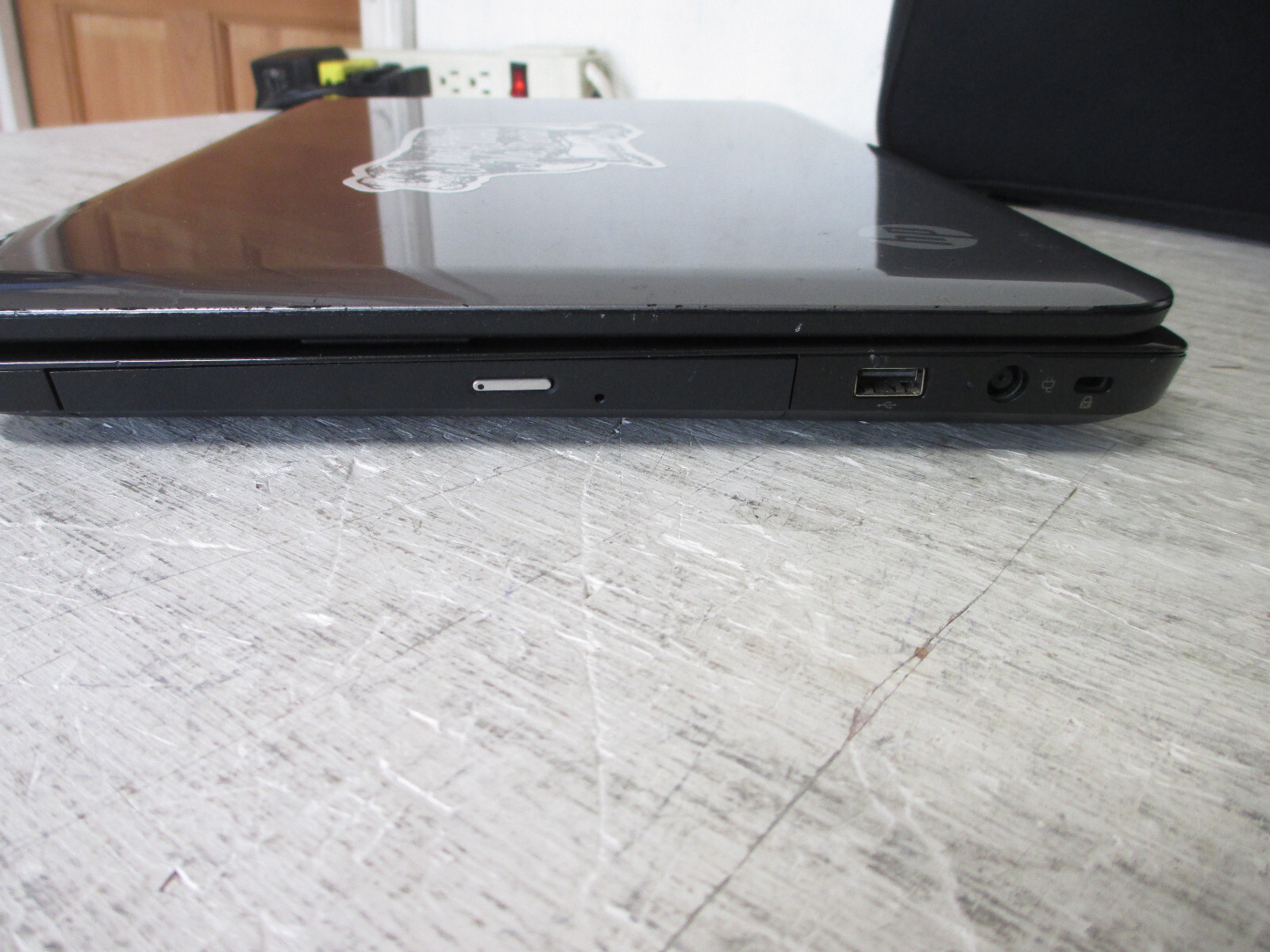 HP 2000-BF69WM Laptop 15.6” AMD E-300 1.3Ghz 4GB RAM 320GB HDD Windows 10